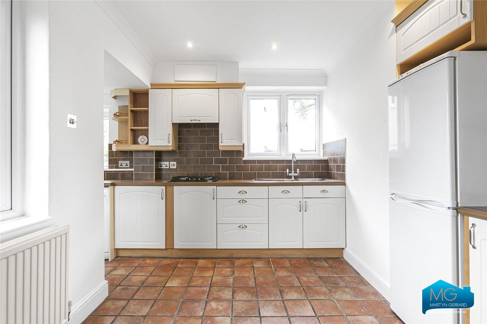 3 bedroom Semi-Detached House to rent - Martyn Gerrard