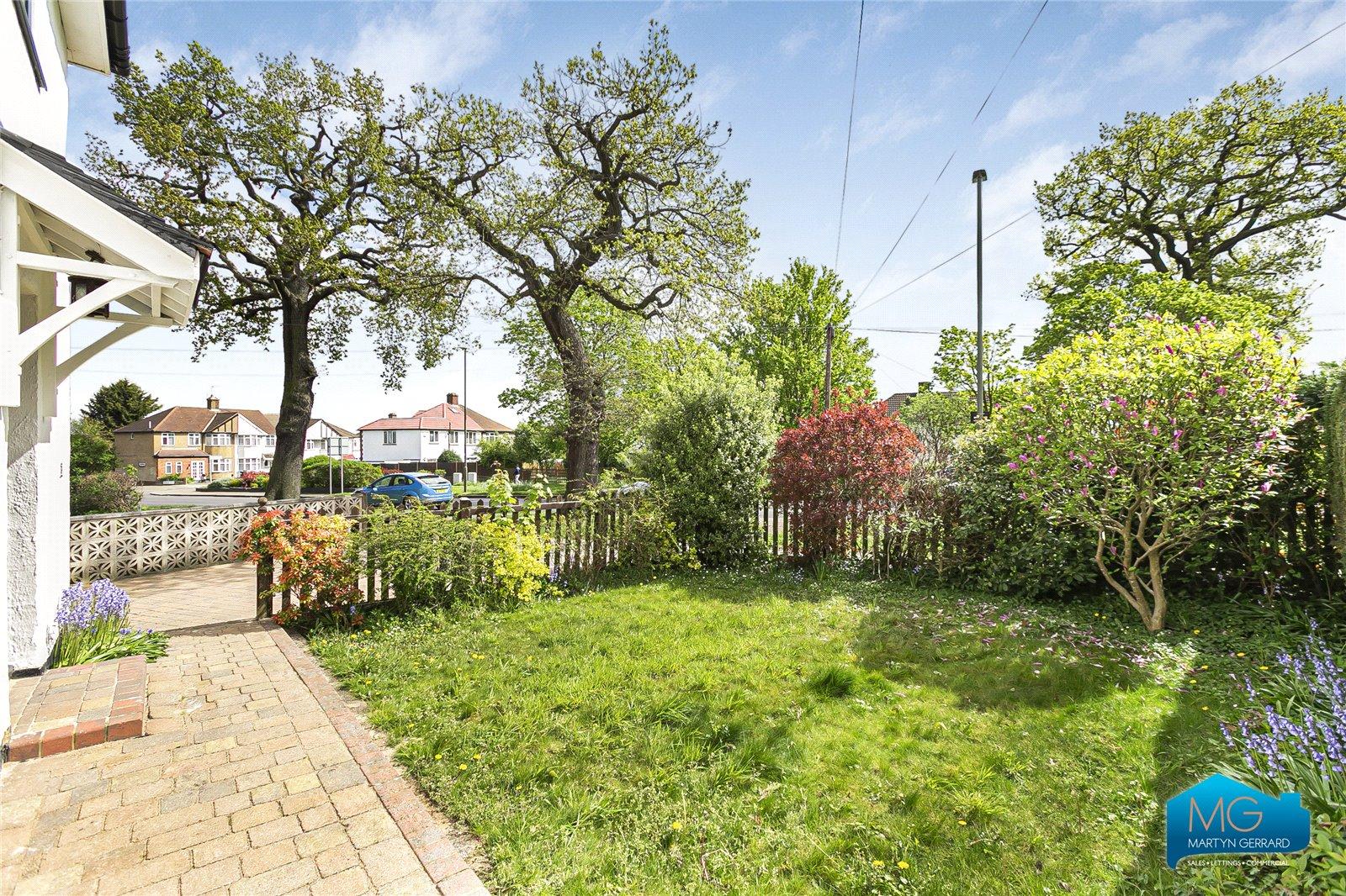 3 bedroom Semi-Detached House to rent - Martyn Gerrard