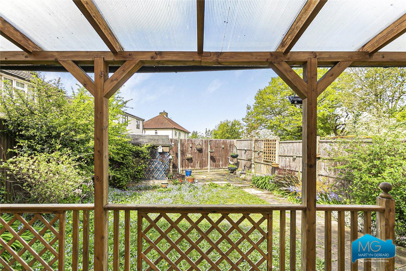 3 bedroom Semi-Detached House to rent - Martyn Gerrard