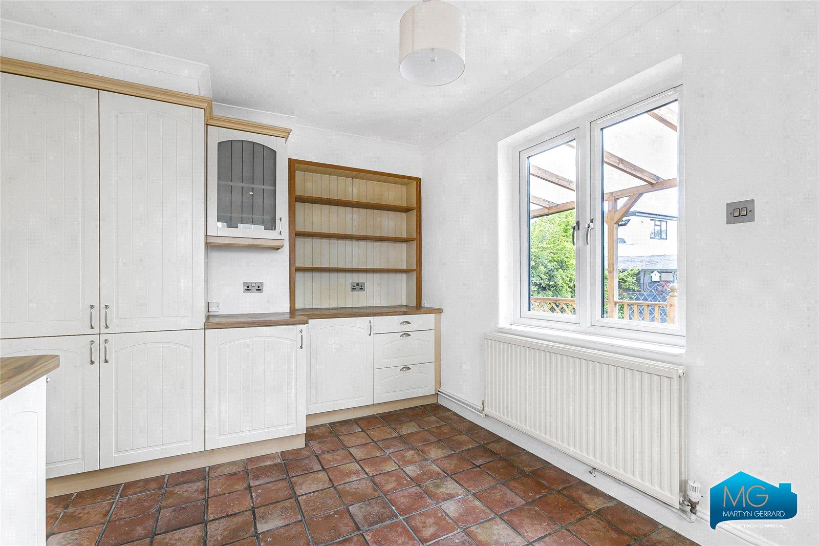 3 bedroom Semi-Detached House to rent - Martyn Gerrard