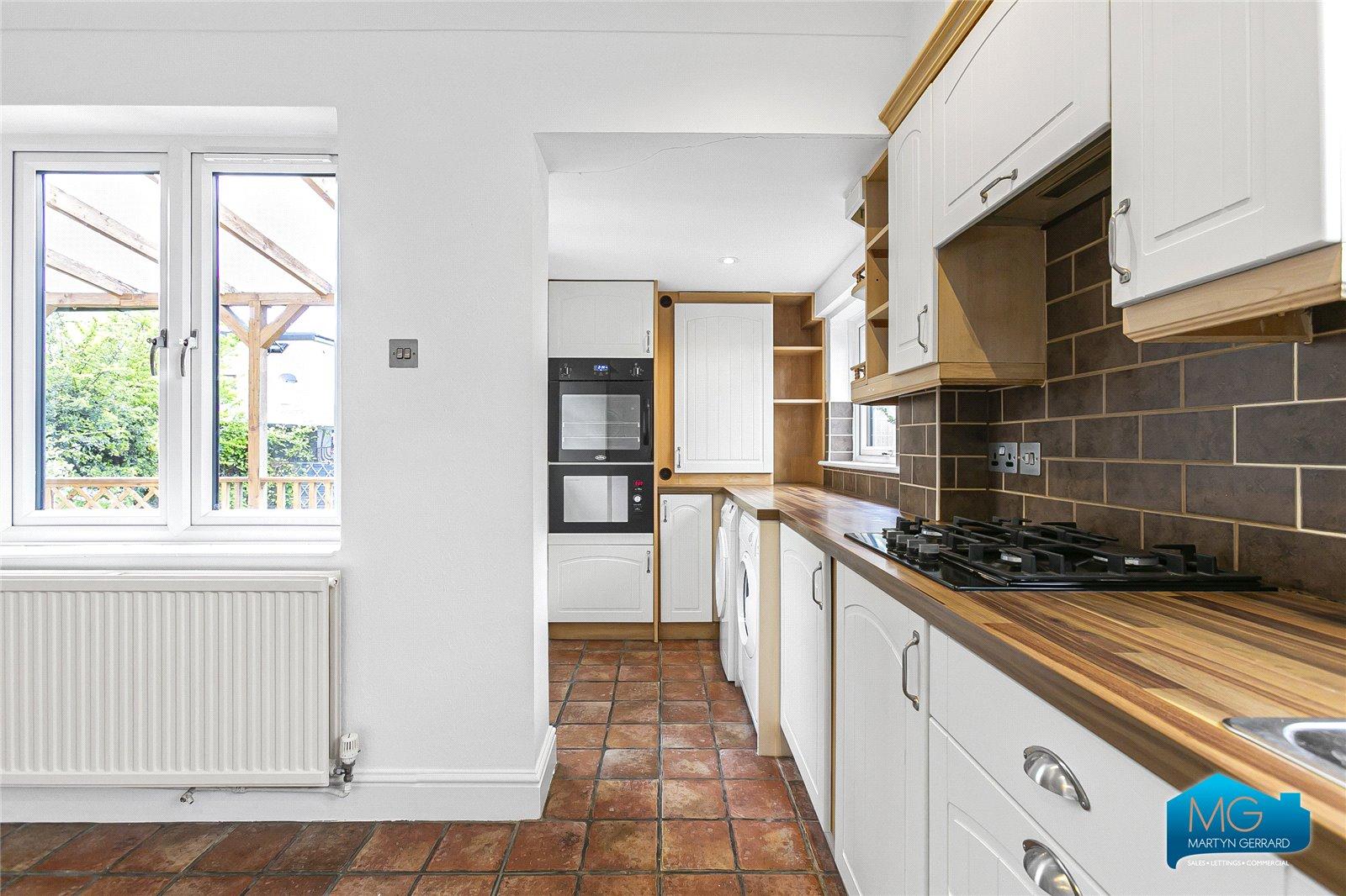 3 bedroom Semi-Detached House to rent - Martyn Gerrard