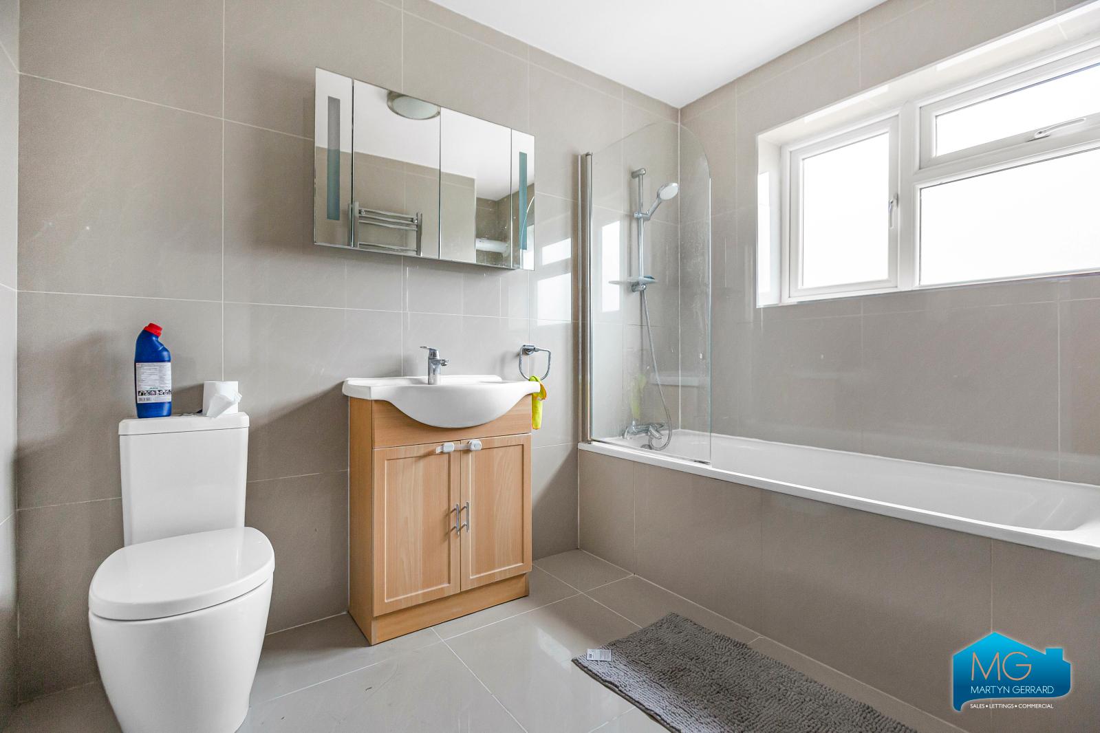 3 bedroom Semi-Detached House to rent - Martyn Gerrard