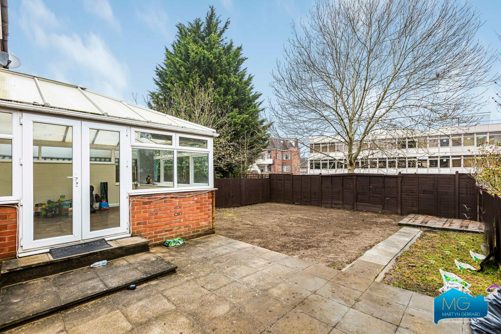 3 bedroom Semi-Detached House to rent - Martyn Gerrard