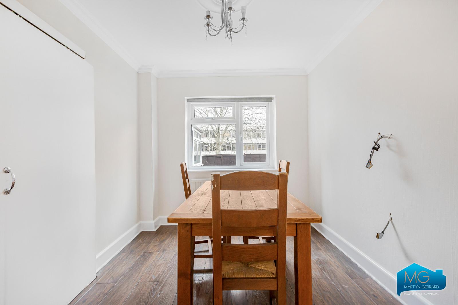 3 bedroom Semi-Detached House to rent - Martyn Gerrard