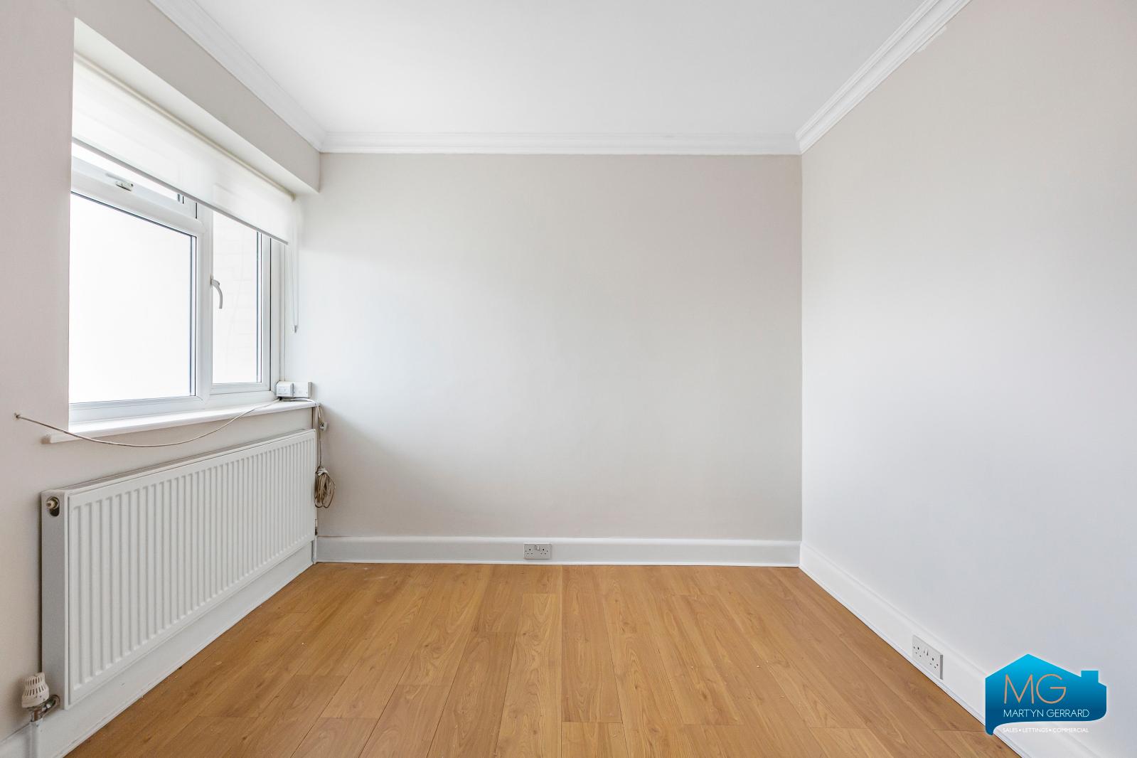 3 bedroom Semi-Detached House to rent - Martyn Gerrard