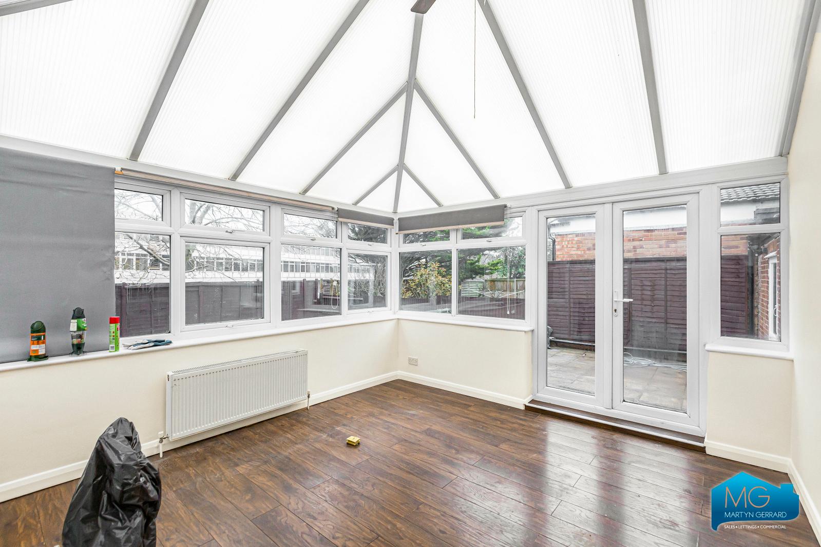 3 bedroom Semi-Detached House to rent - Martyn Gerrard
