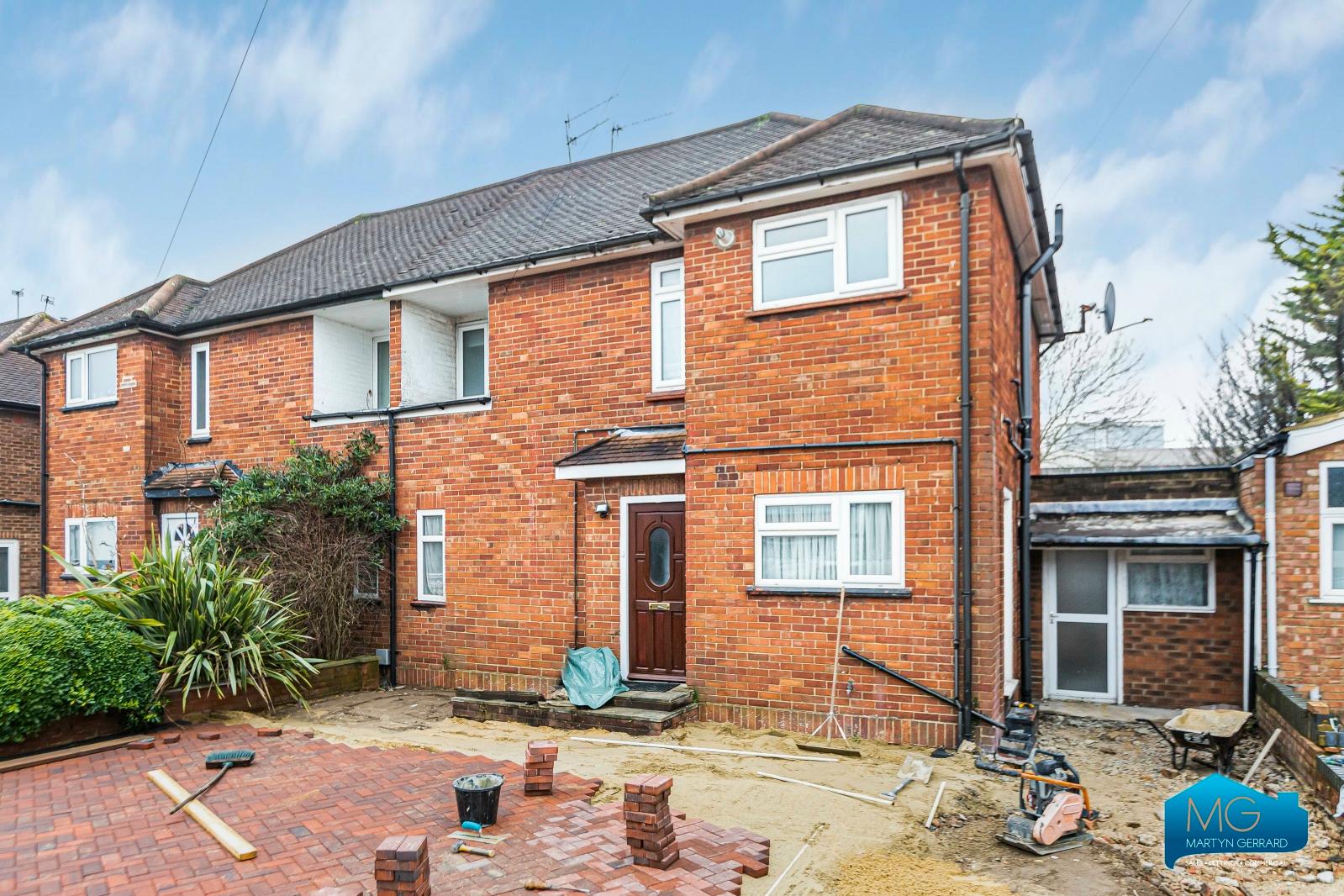 3 bedroom Semi-Detached House to rent - Martyn Gerrard