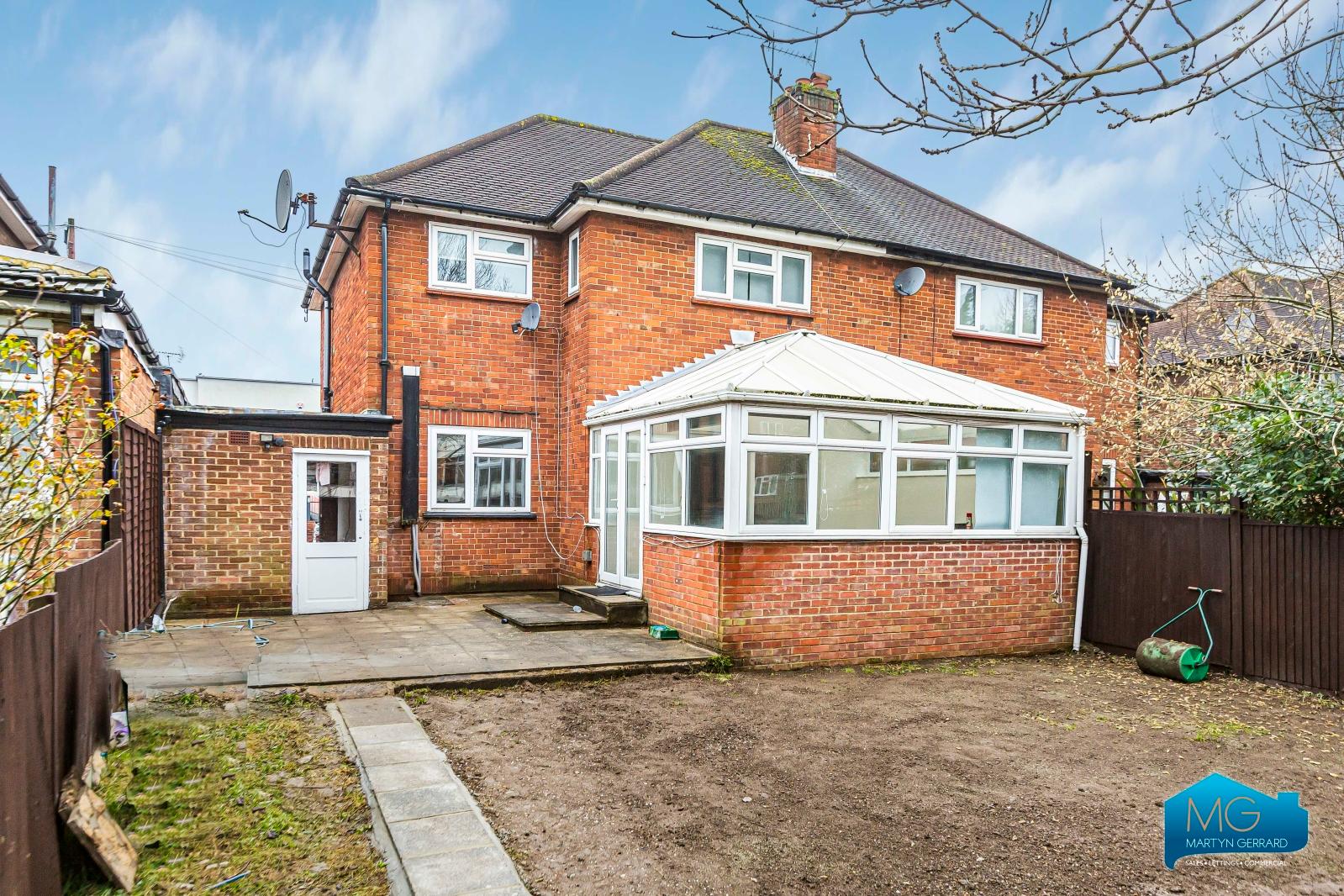 3 bedroom Semi-Detached House to rent - Martyn Gerrard