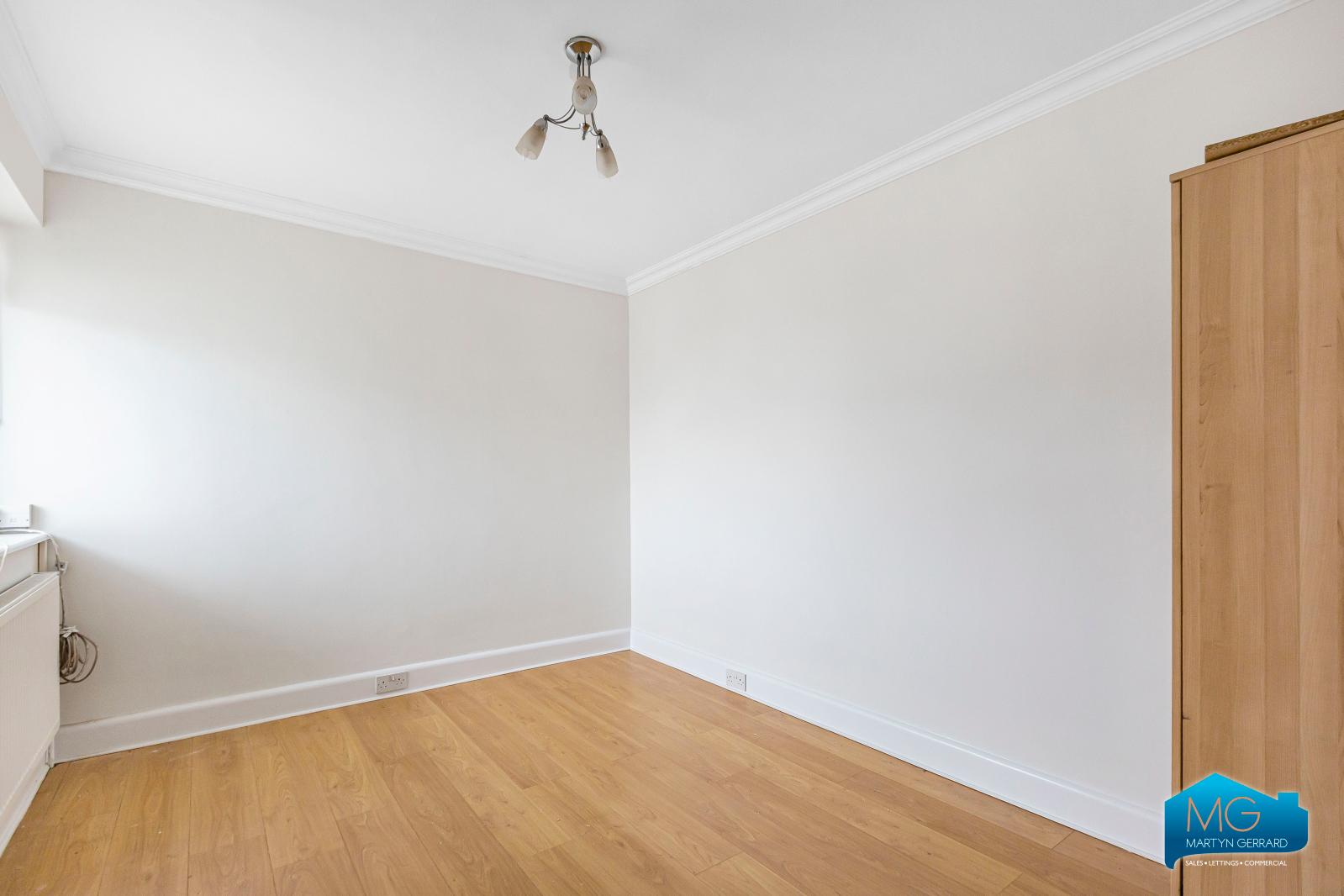3 bedroom Semi-Detached House to rent - Martyn Gerrard