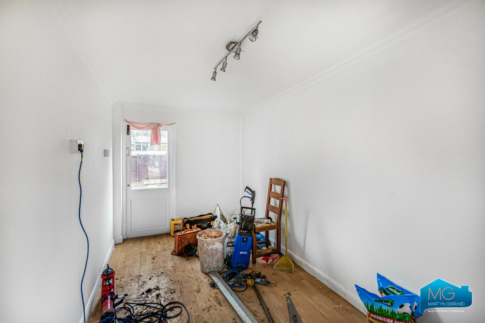 3 bedroom Semi-Detached House to rent - Martyn Gerrard