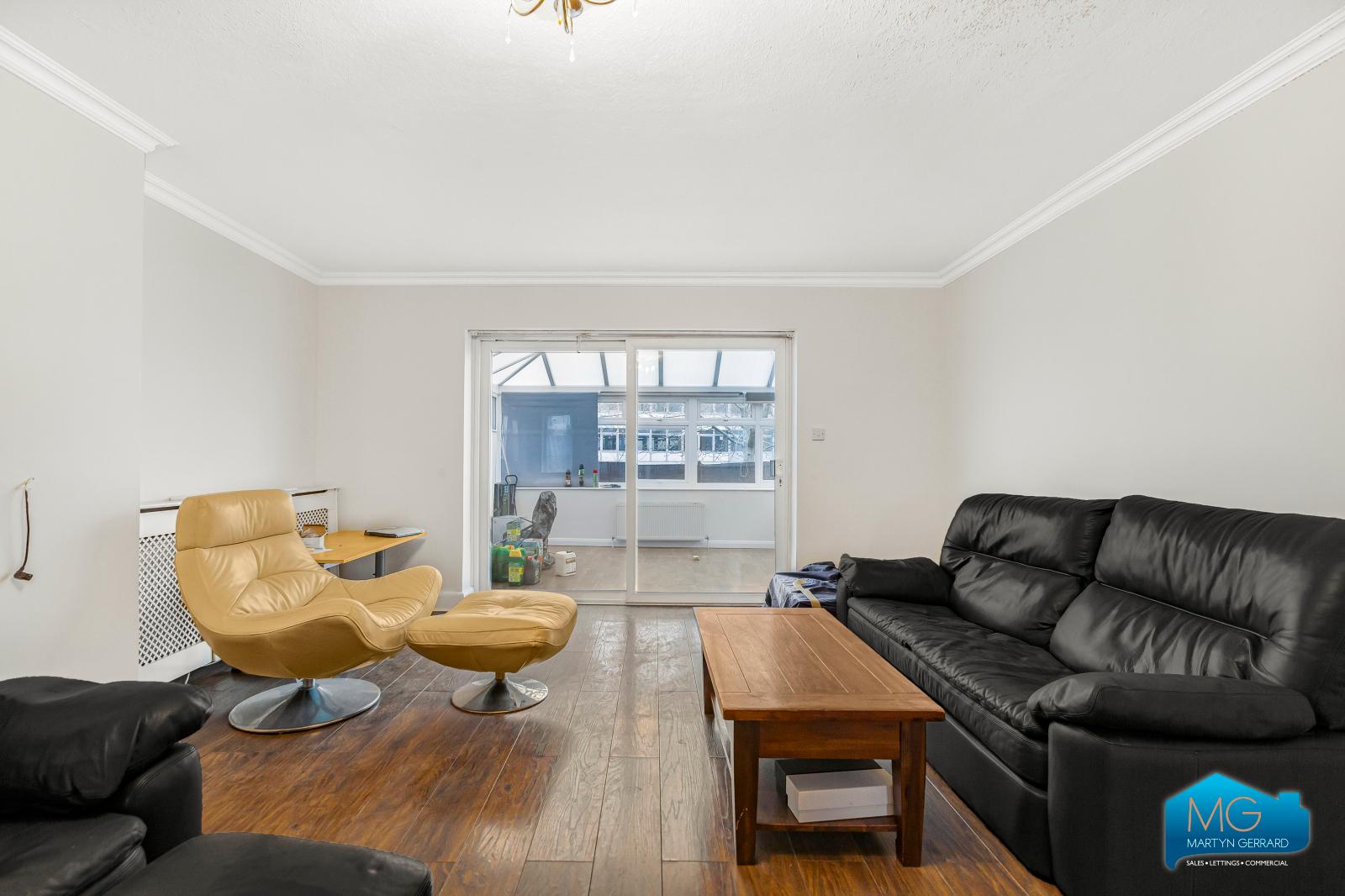 3 bedroom Semi-Detached House to rent - Martyn Gerrard