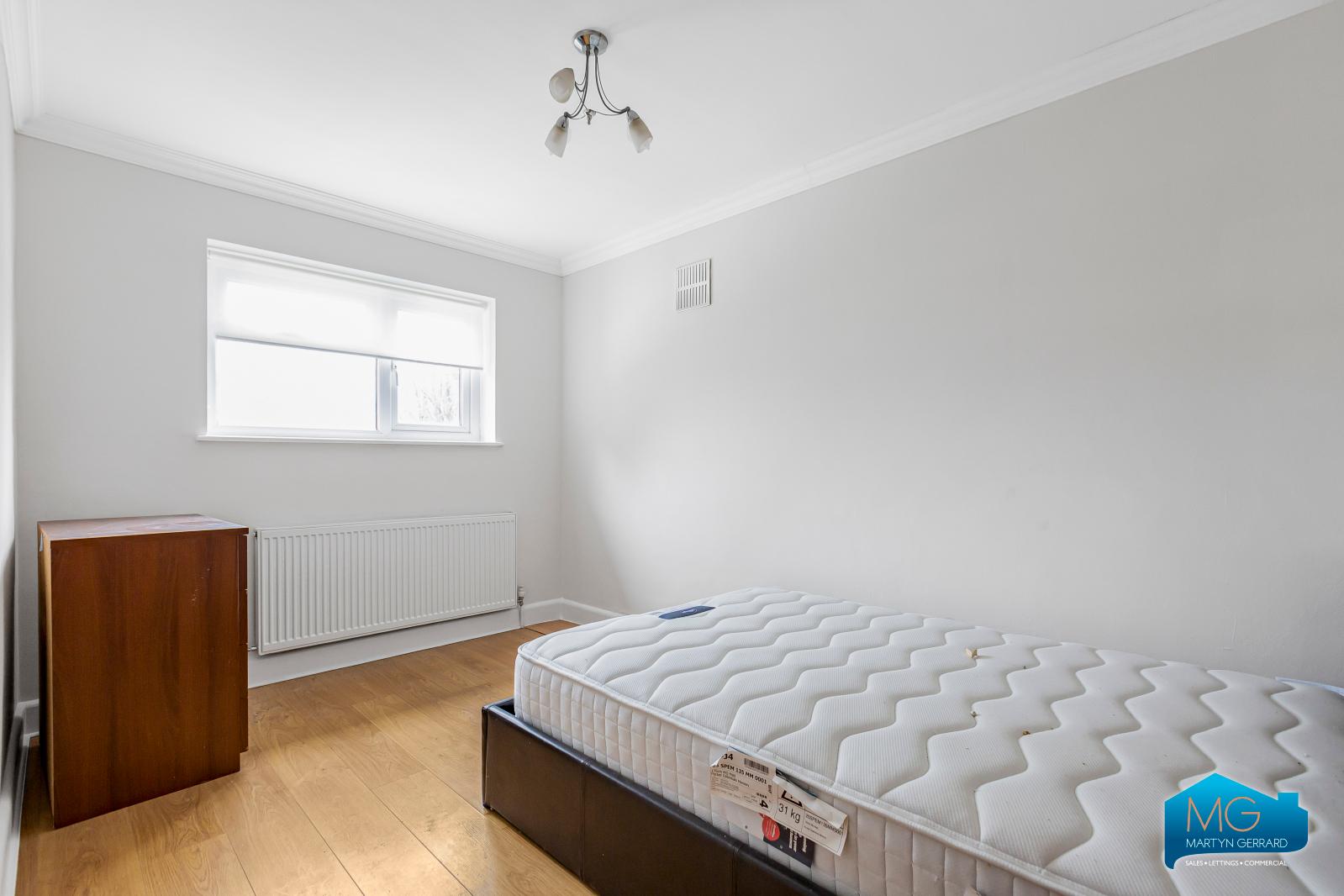 3 bedroom Semi-Detached House to rent - Martyn Gerrard