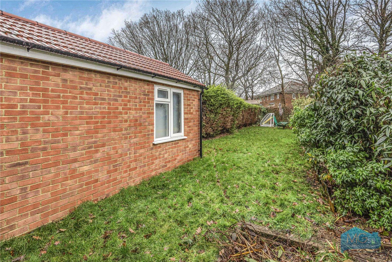 4 bedroom Semi-Detached House to rent - Martyn Gerrard