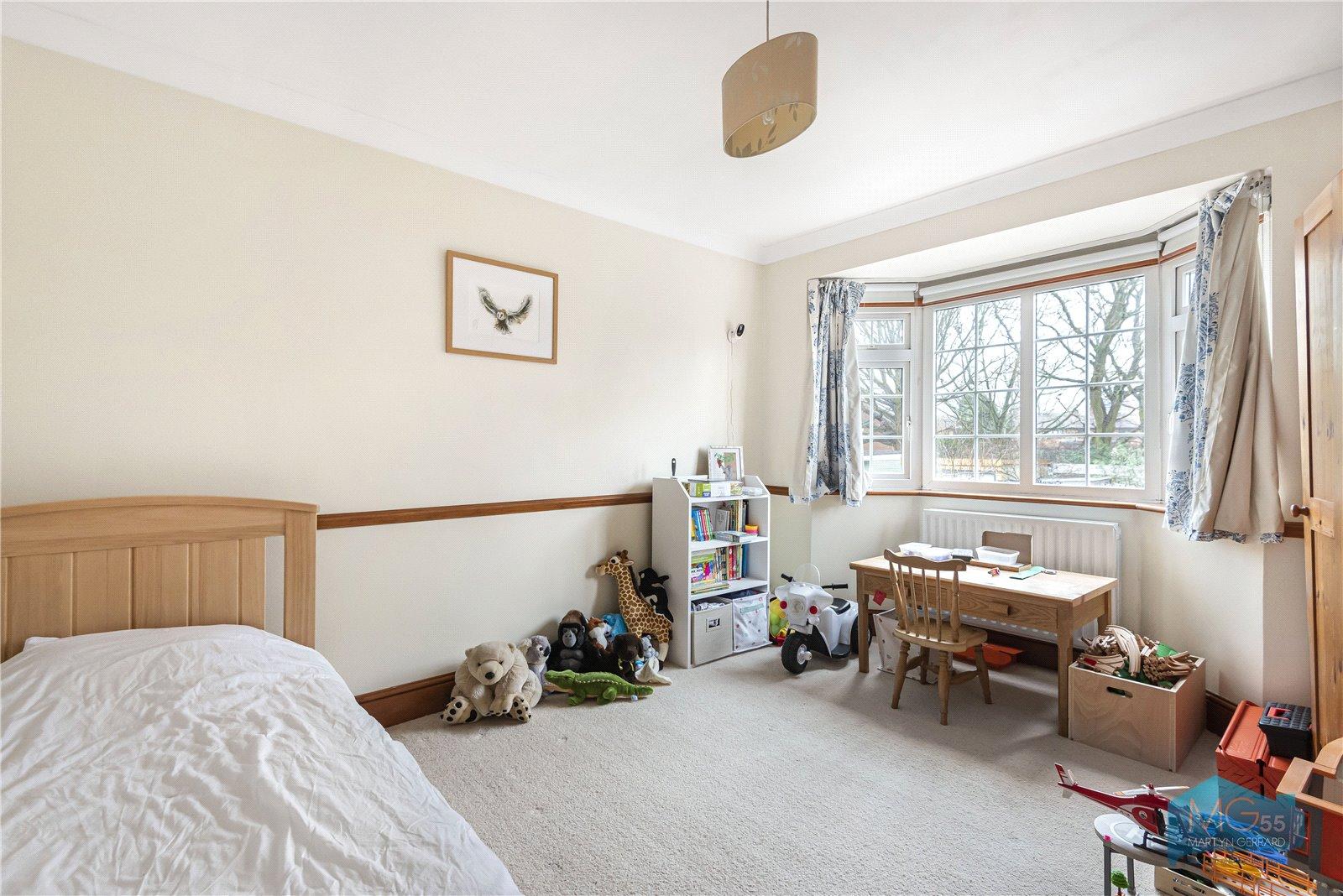 4 bedroom Semi-Detached House to rent - Martyn Gerrard