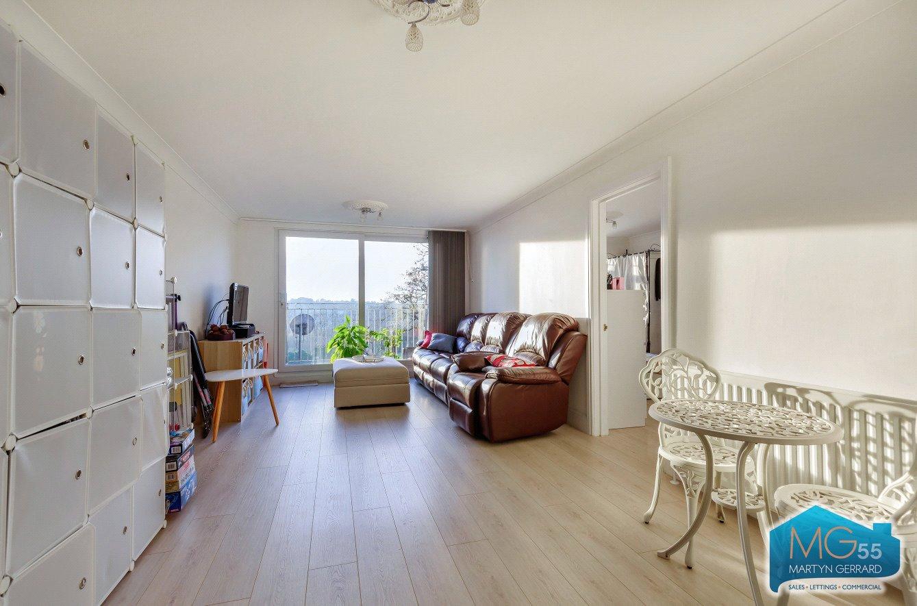 3 bedroom Apartment to rent - Martyn Gerrard
