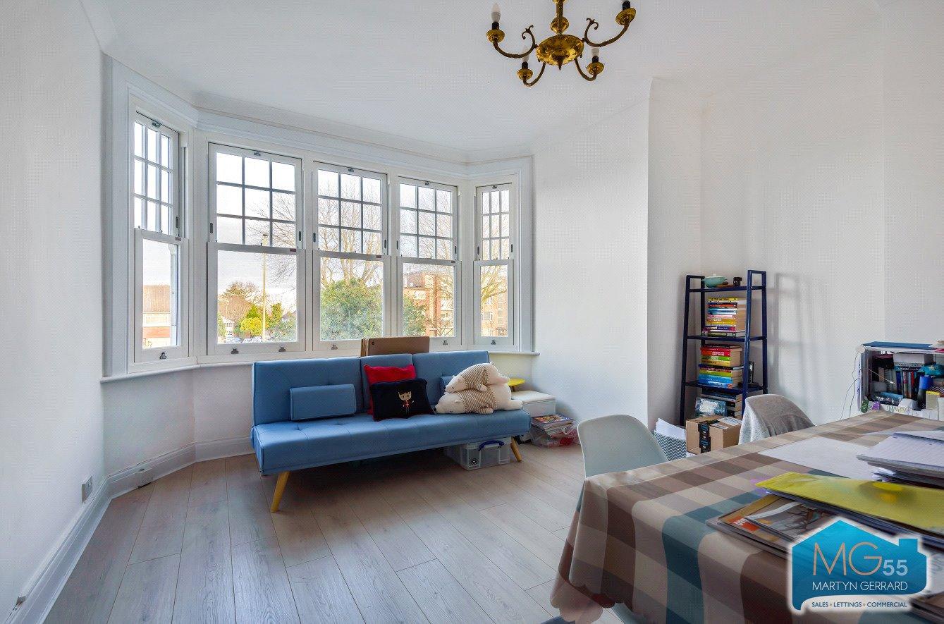 3 bedroom Apartment to rent - Martyn Gerrard
