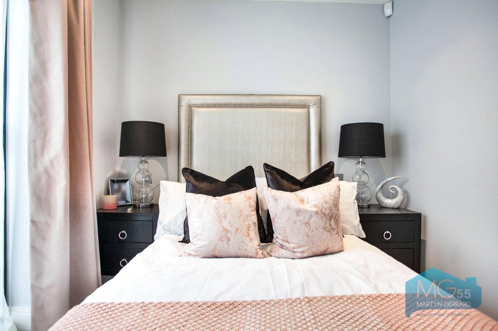 2 bedroom Apartment to rent - Martyn Gerrard