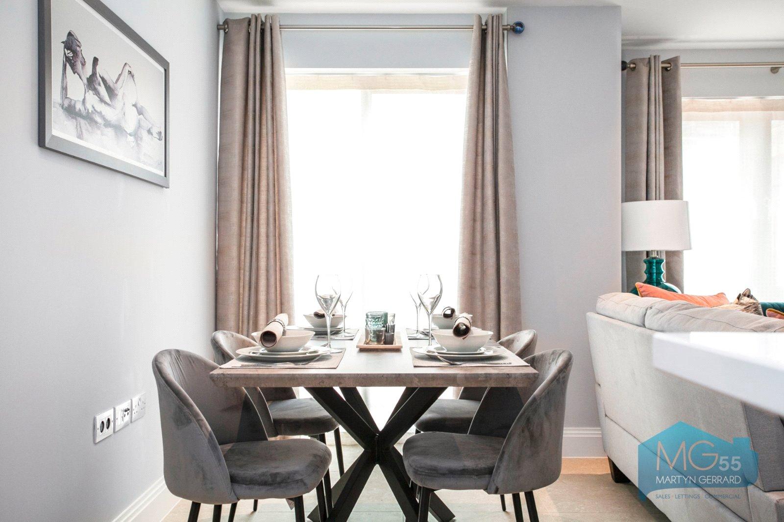 2 bedroom Apartment to rent - Martyn Gerrard
