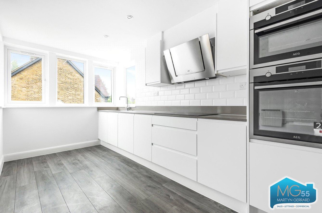 3 bedroom Apartment to rent - Martyn Gerrard