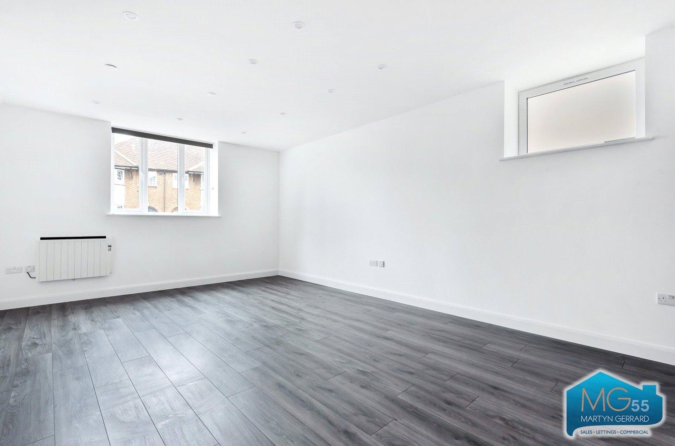 Friern Barnet Lane, Whetstone, London, N20+  - Martyn Gerrard