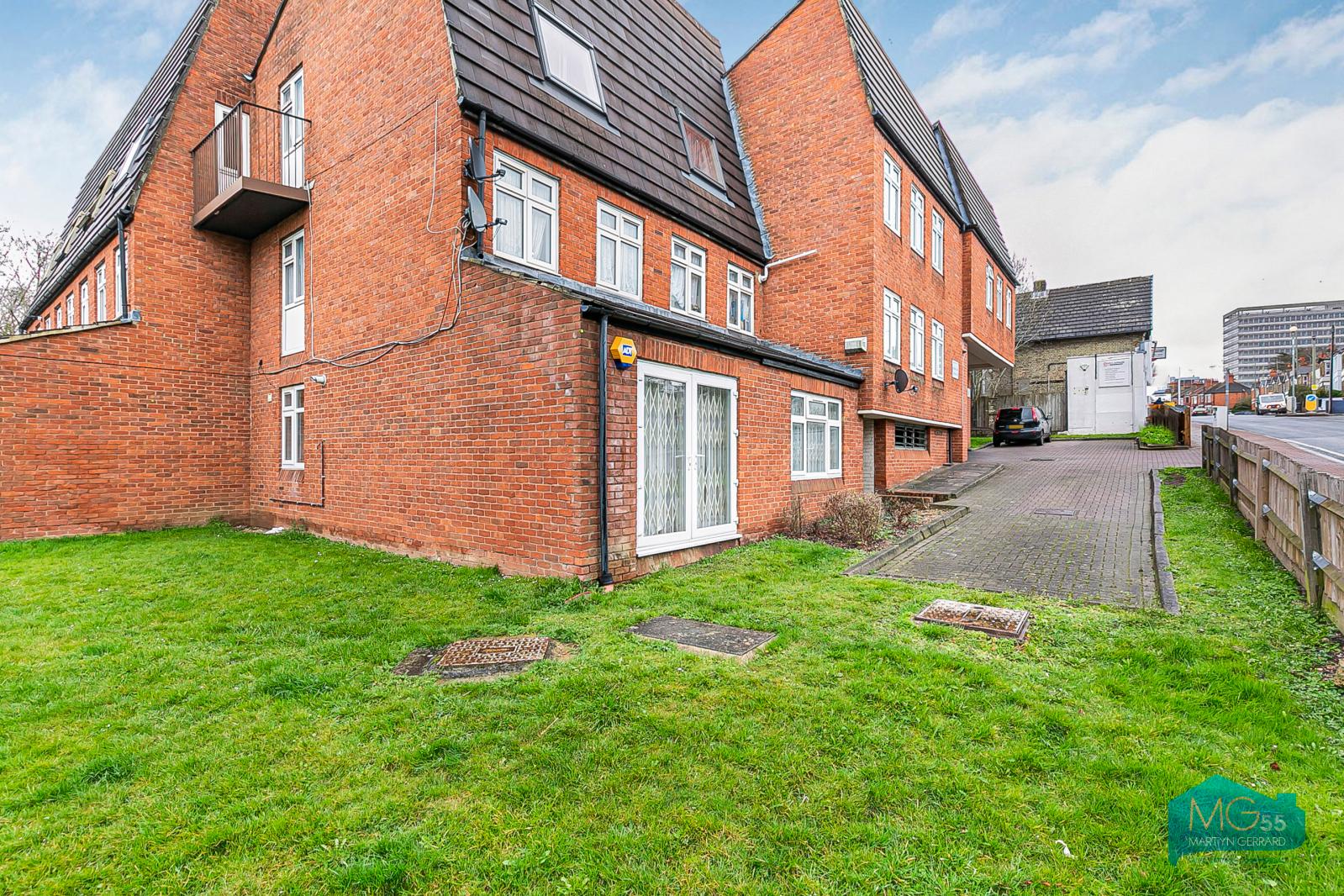 1 bedroom Ground Floor Flat to rent - Martyn Gerrard