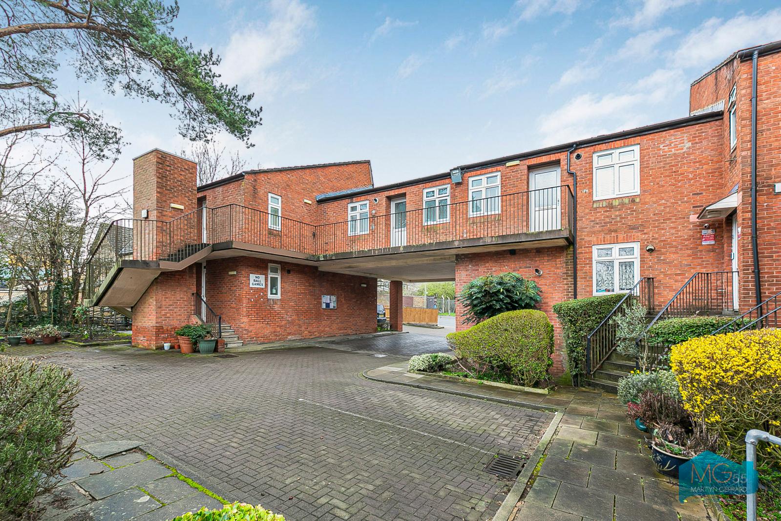 1 bedroom Ground Floor Flat to rent - Martyn Gerrard