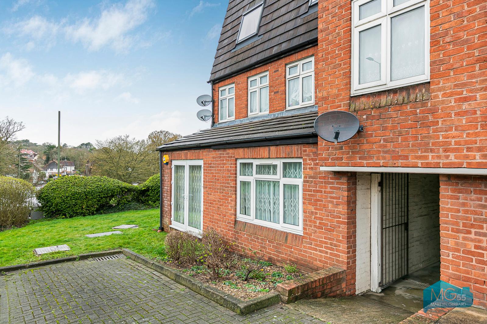 1 bedroom Ground Floor Flat to rent - Martyn Gerrard