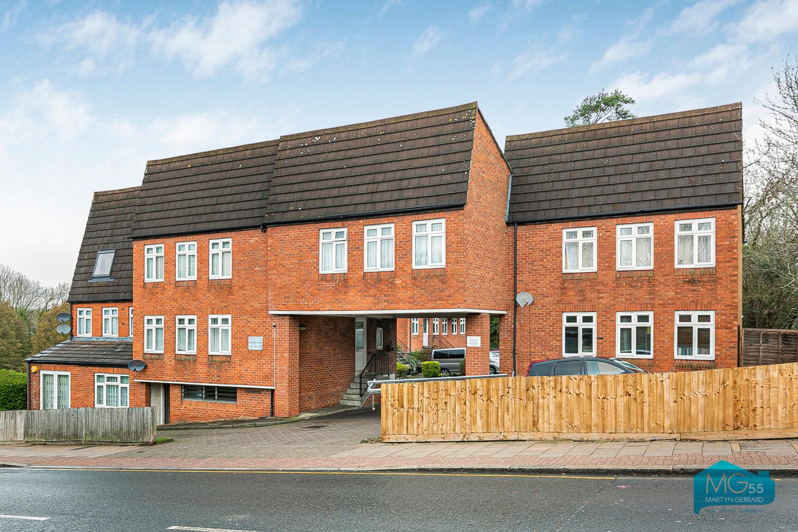1 bedroom Ground Floor Flat to rent - Martyn Gerrard