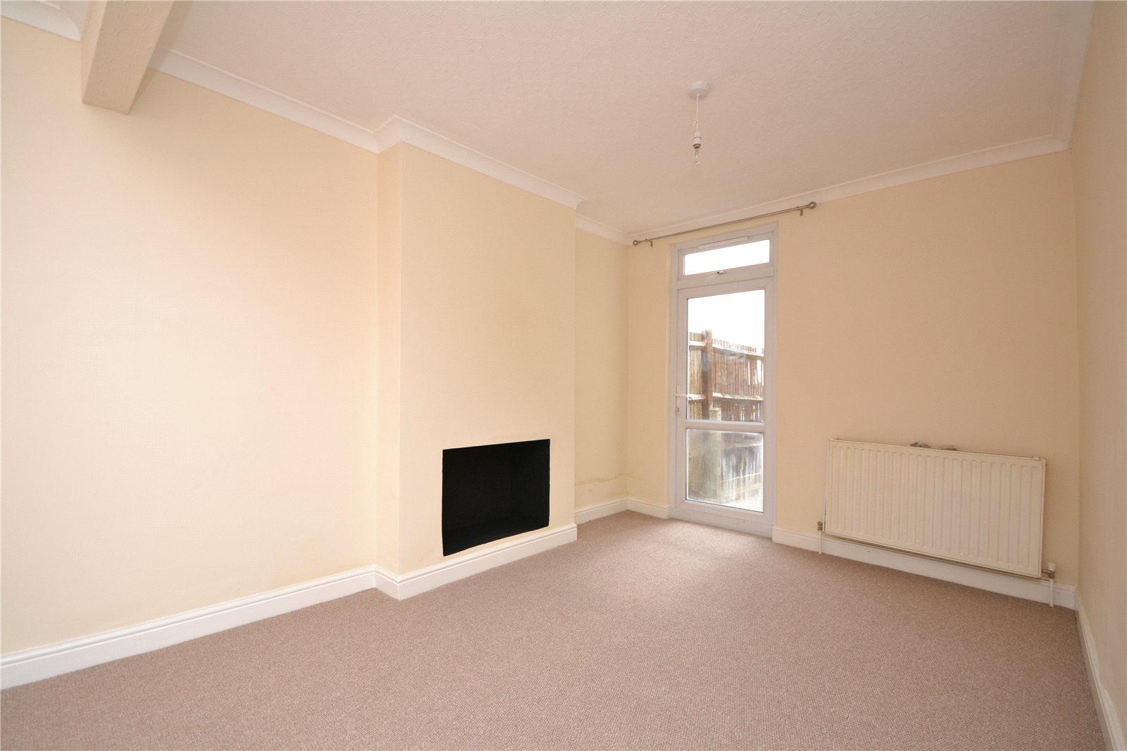 3 bedroom End of Terrace House to rent - Martyn Gerrard