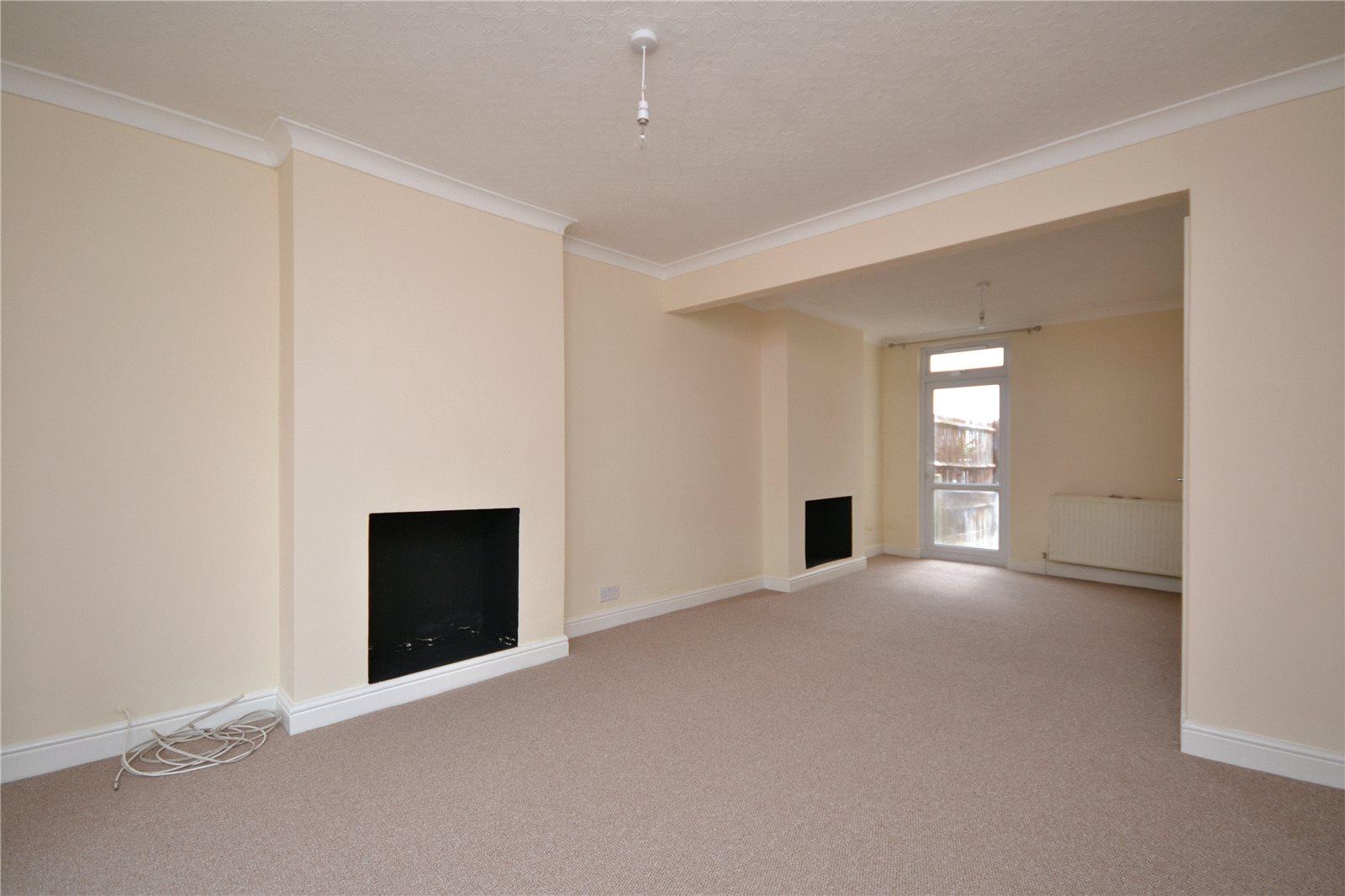 3 bedroom End of Terrace House to rent - Martyn Gerrard