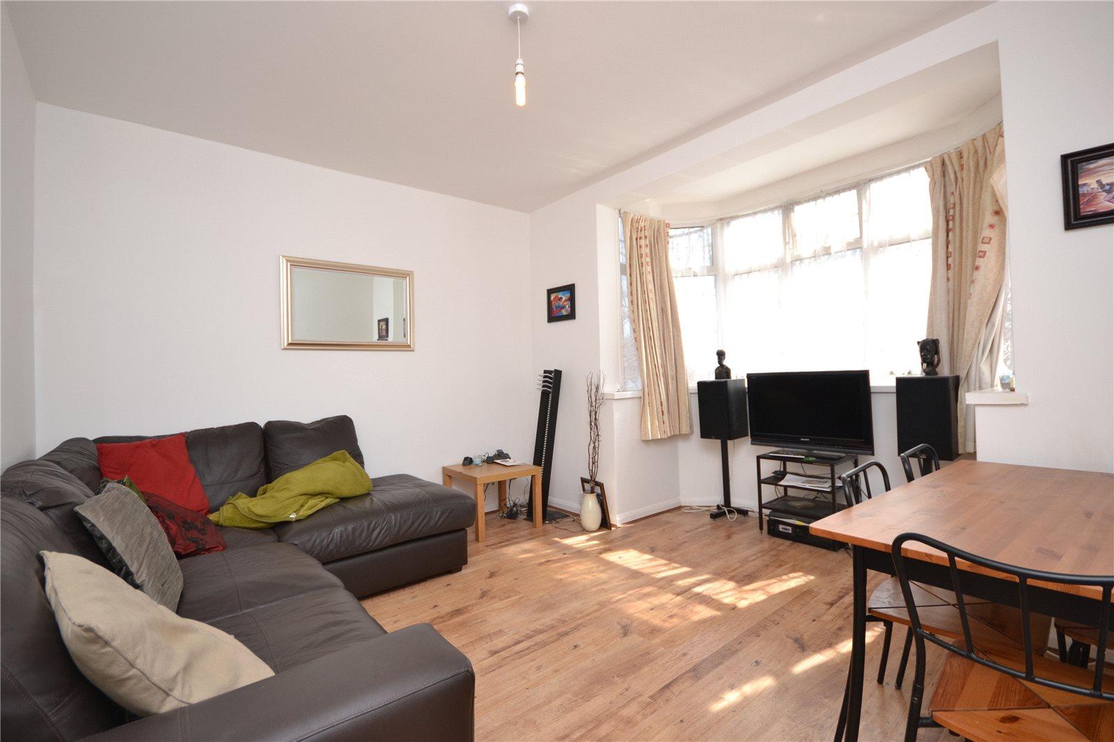 2 bedroom Apartment to rent + ' - Martyn Gerrard