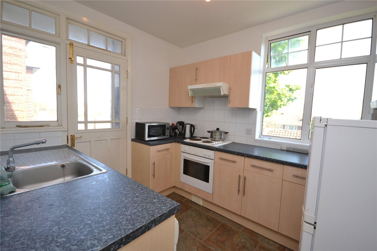 2 bedroom Apartment to rent + ' - Martyn Gerrard