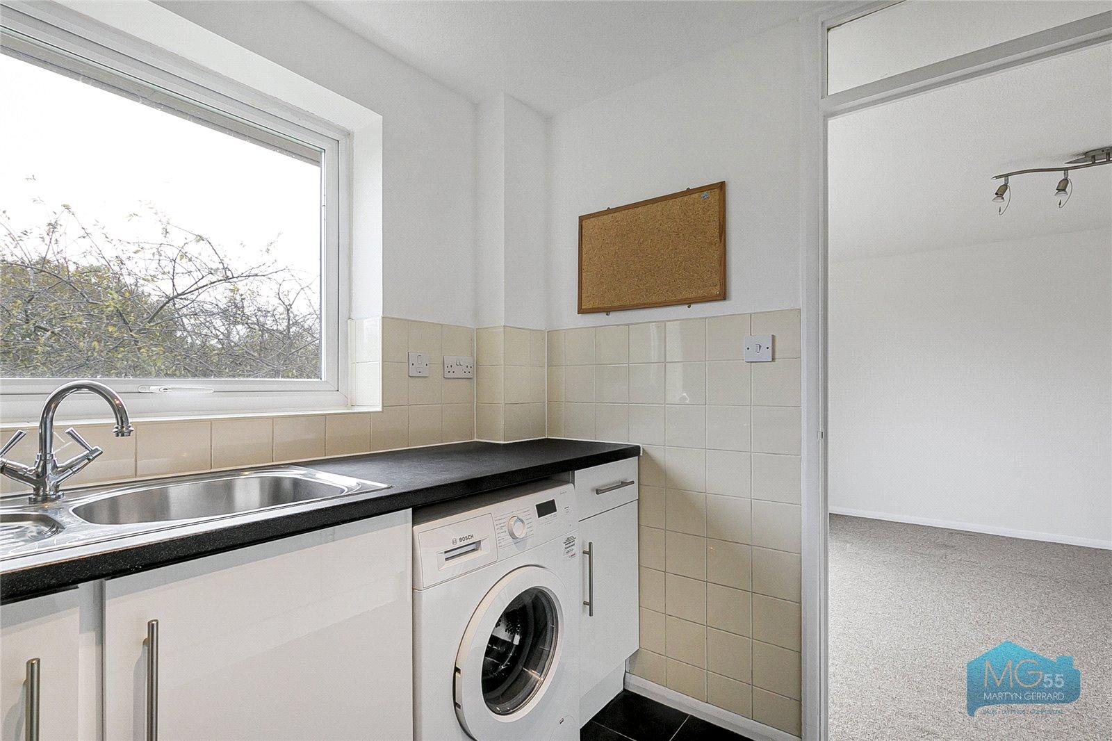 2 bedroom Apartment to rent - Martyn Gerrard