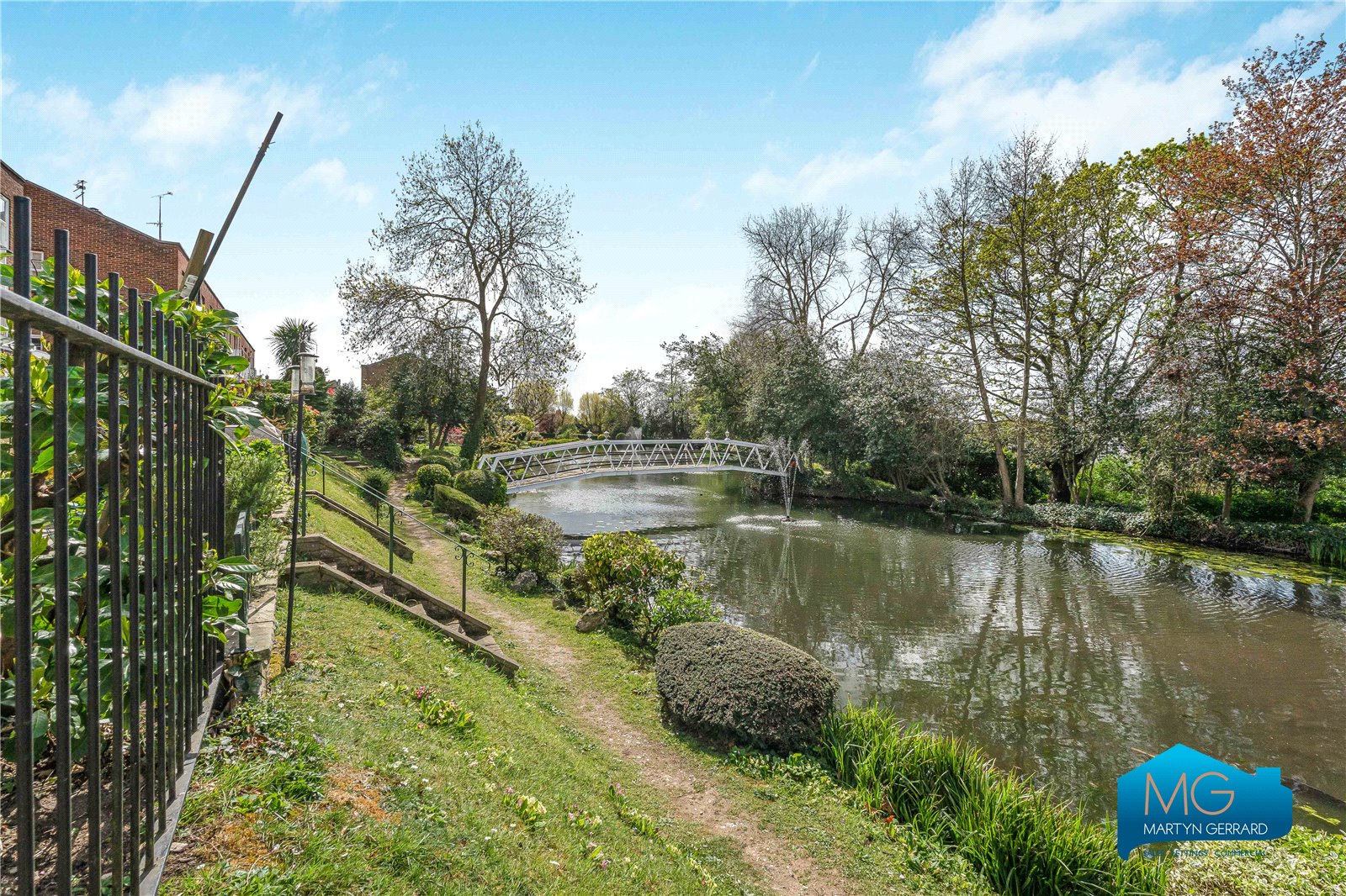 4 bedroom Terraced House to rent - Martyn Gerrard