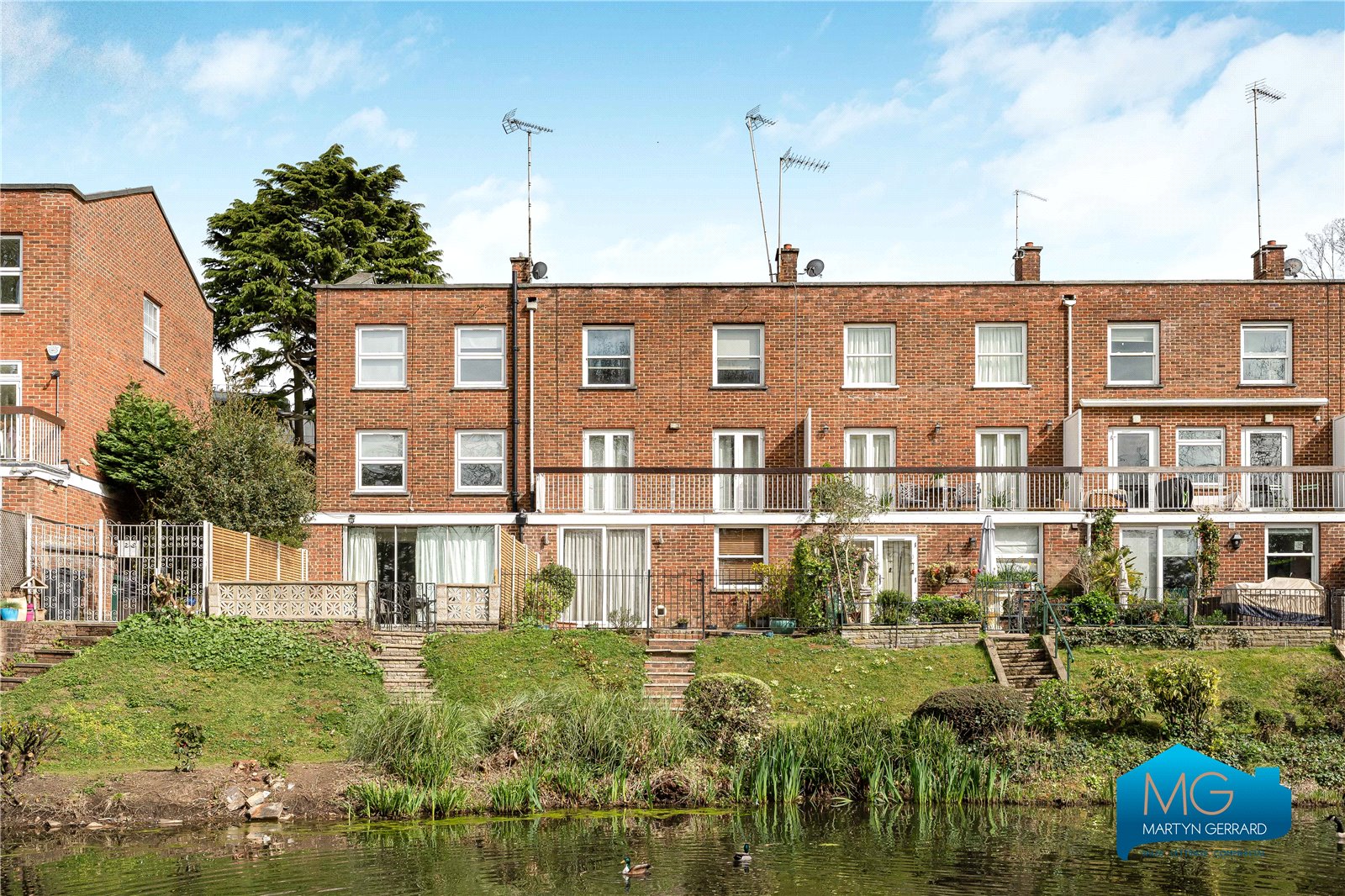 4 bedroom Terraced House to rent - Martyn Gerrard