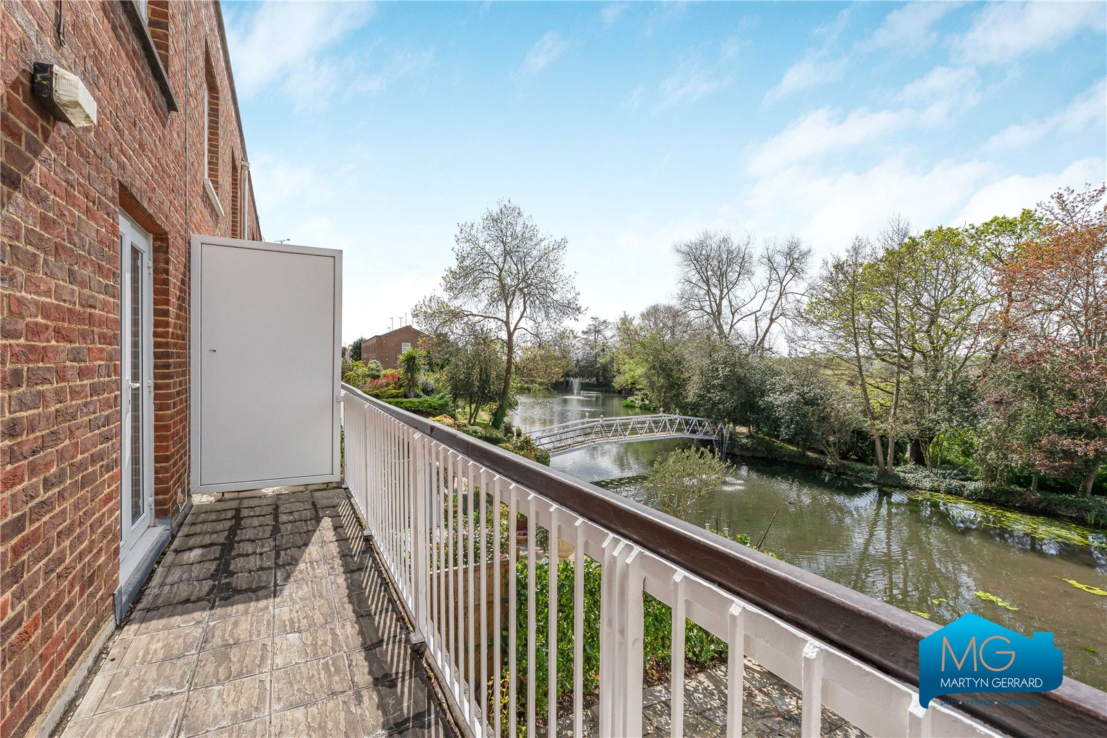 Baxendale, Whetstone, London, N20+  - Martyn Gerrard