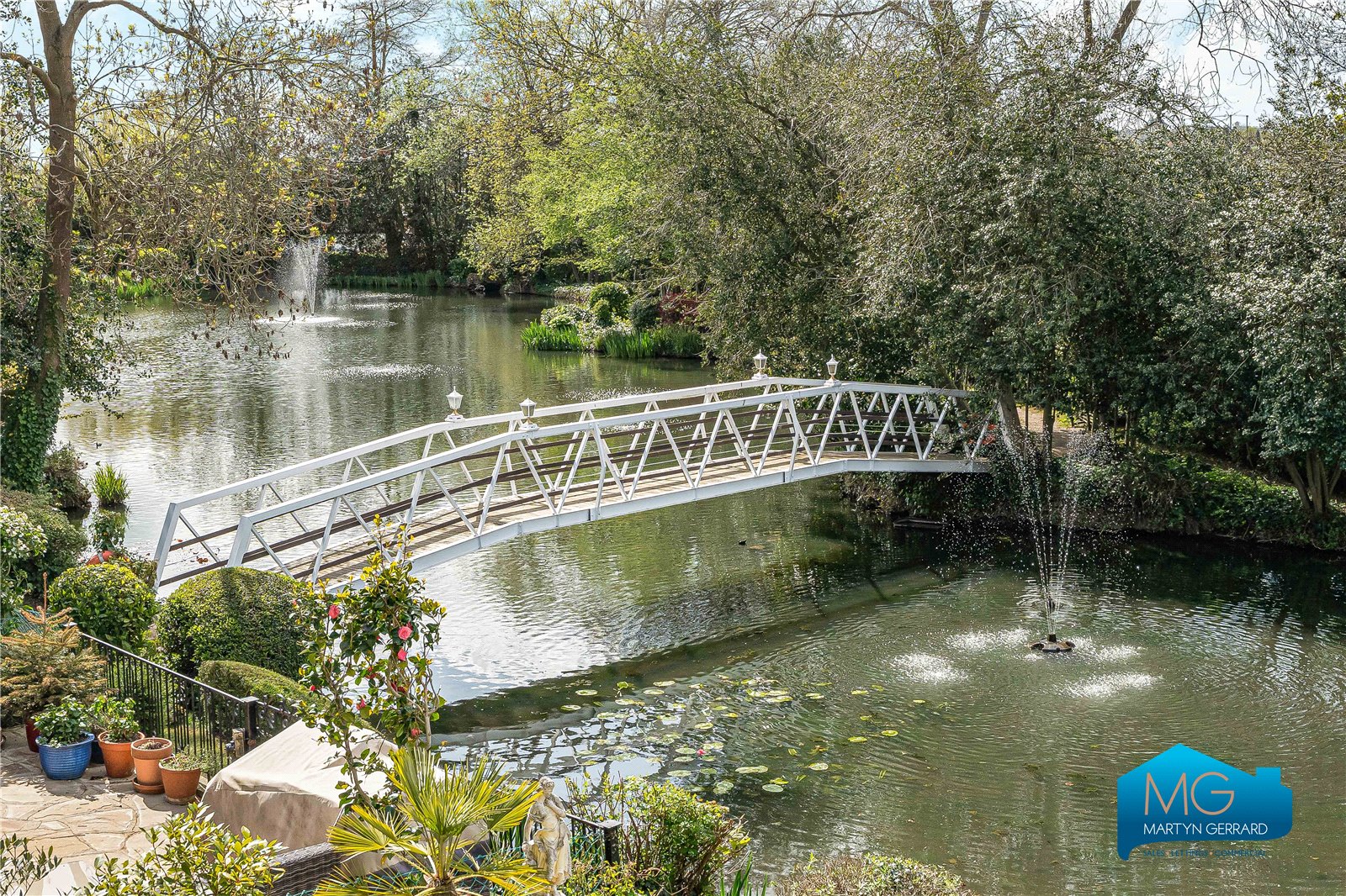 Baxendale, Whetstone, London, N20+  - Martyn Gerrard