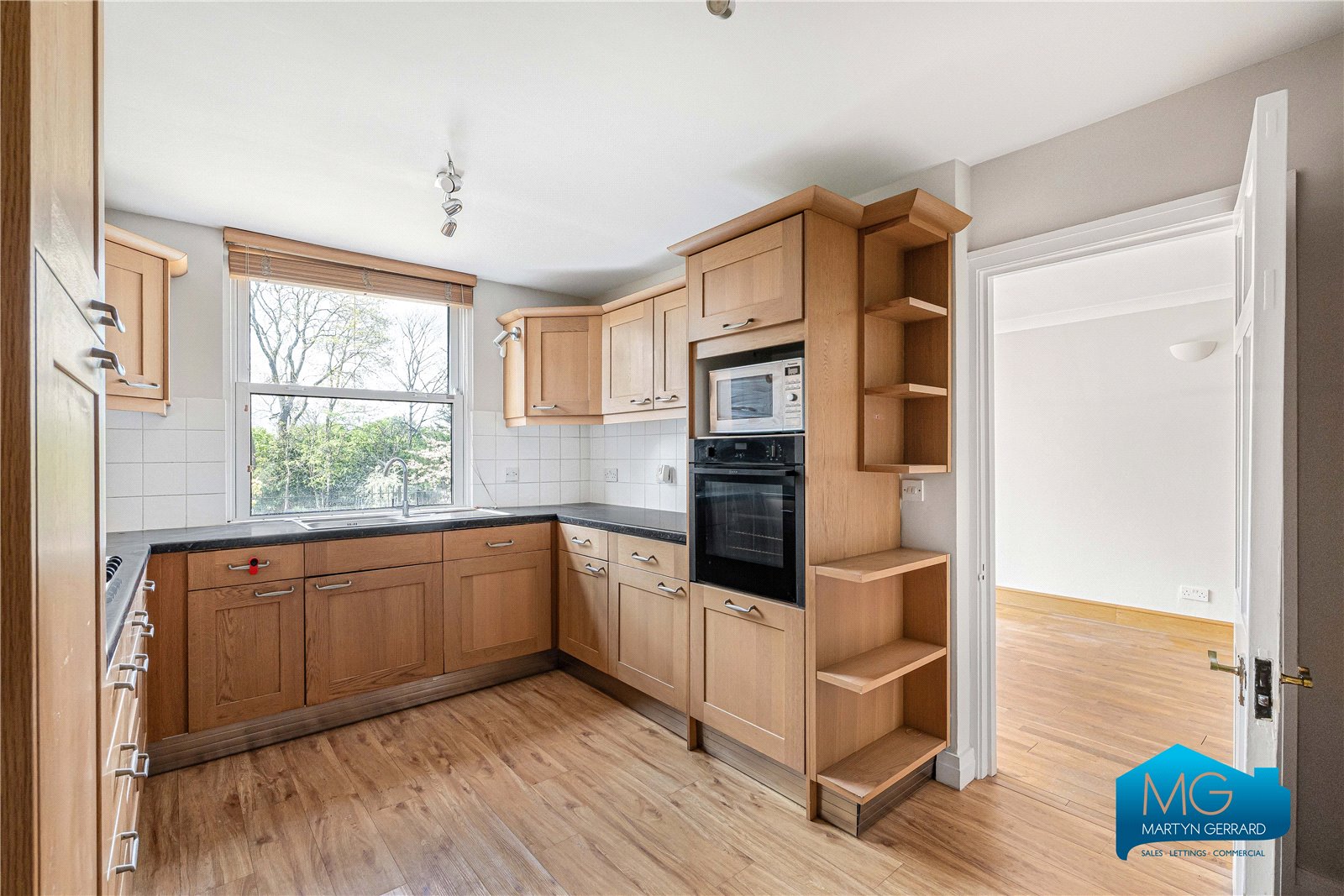 4 bedroom Terraced House to rent - Martyn Gerrard
