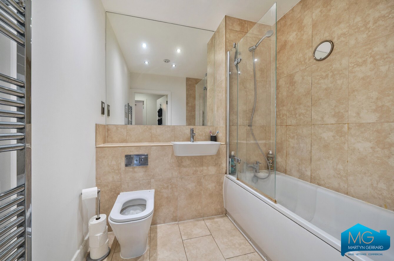 2 bedroom Apartment for sale - Martyn Gerrard