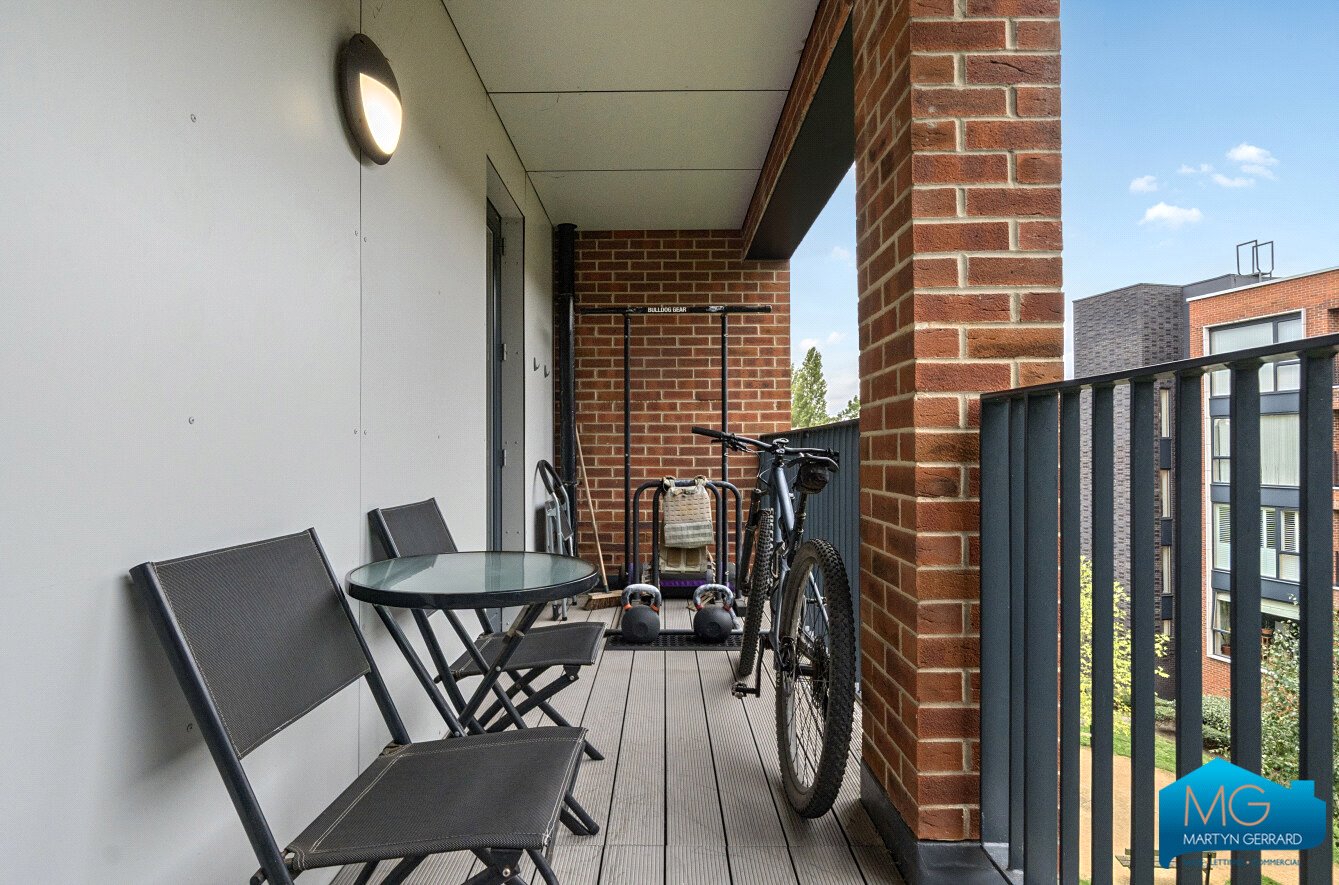 2 bedroom Apartment for sale - Martyn Gerrard