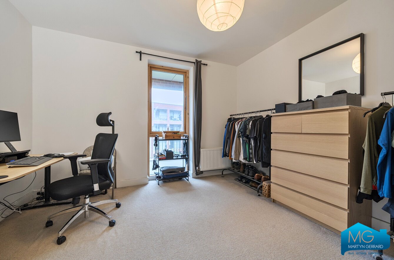 2 bedroom Apartment for sale - Martyn Gerrard