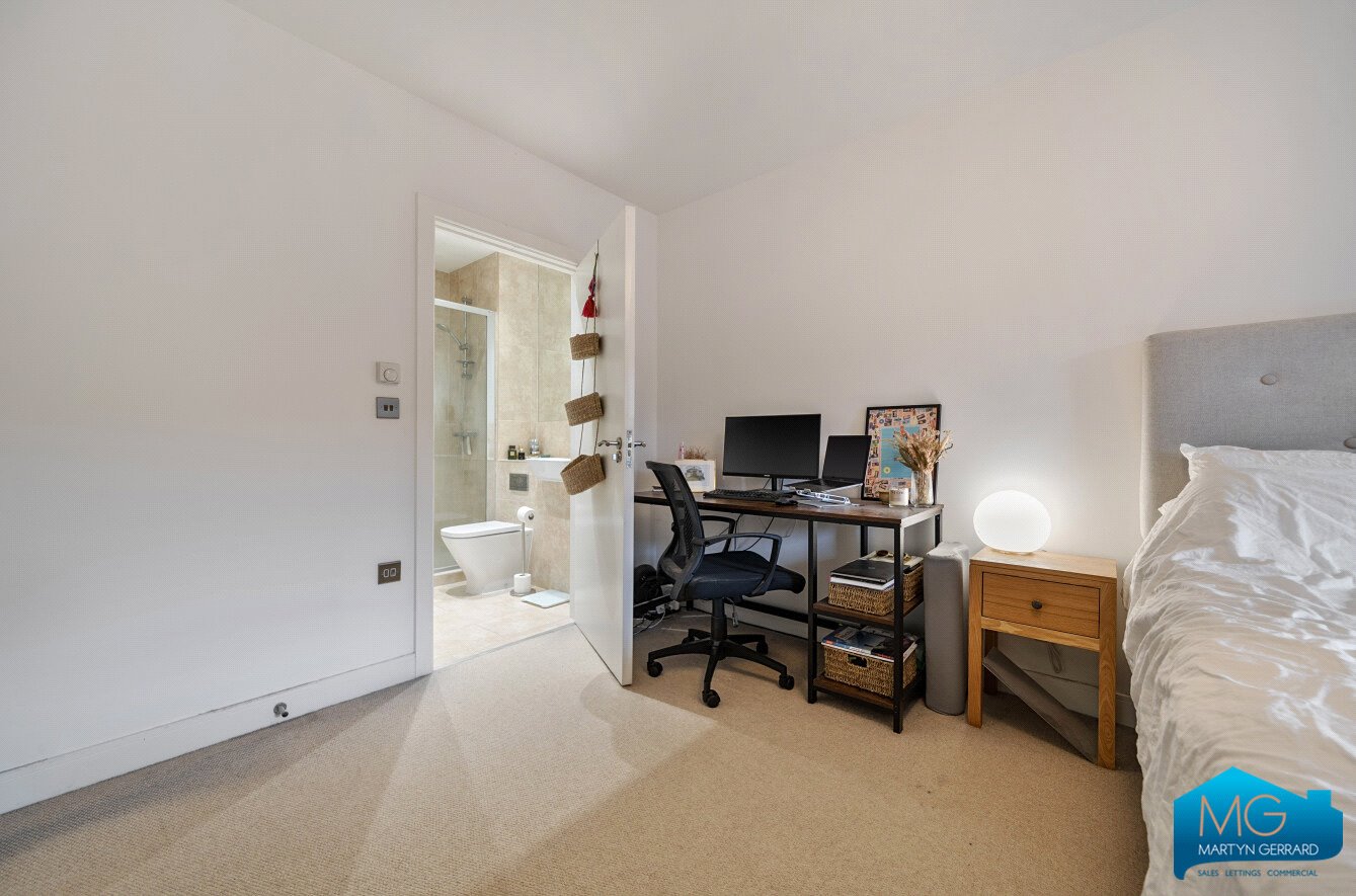 2 bedroom Apartment for sale - Martyn Gerrard
