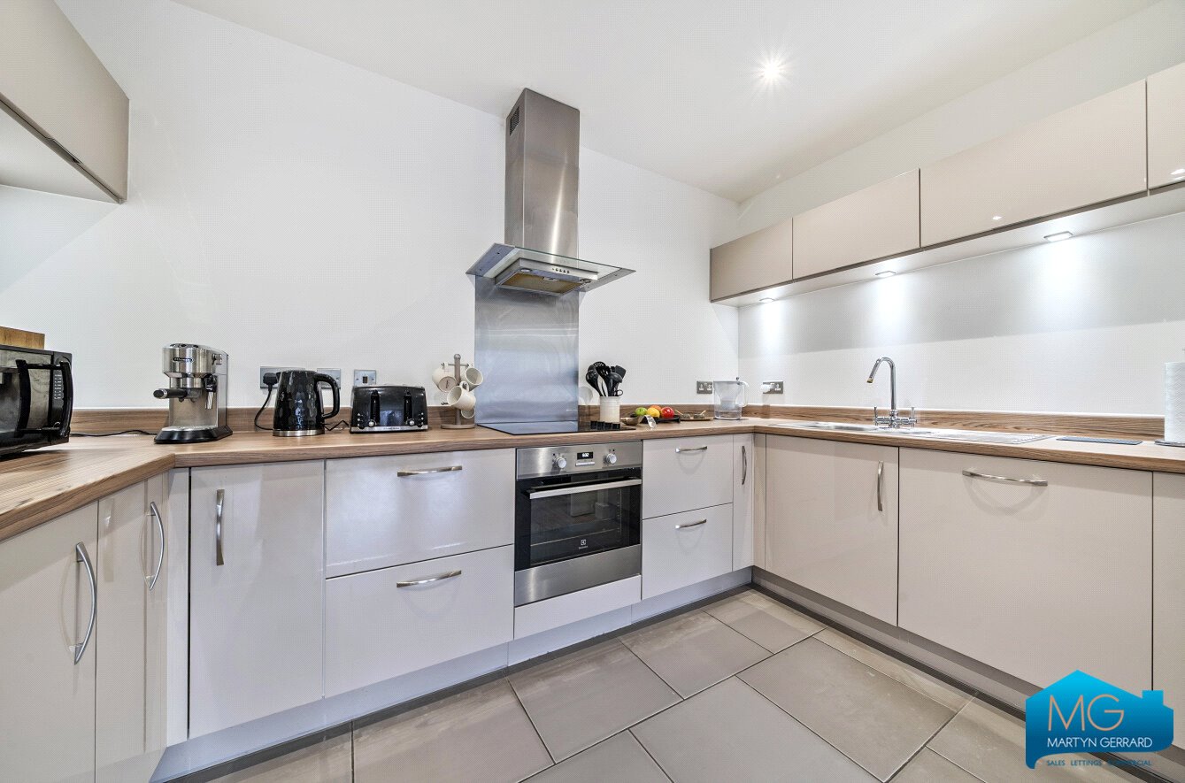 2 bedroom Apartment for sale - Martyn Gerrard