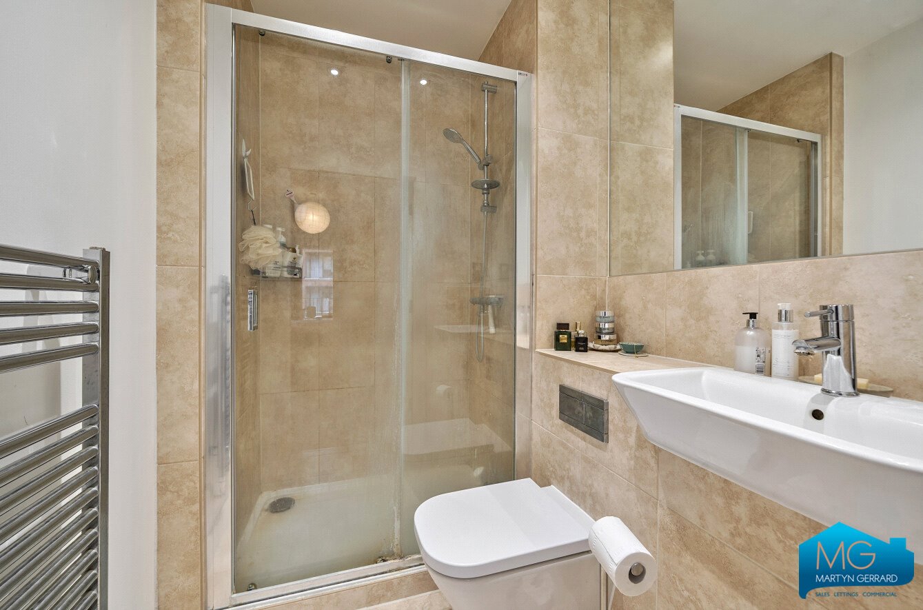 2 bedroom Apartment for sale - Martyn Gerrard