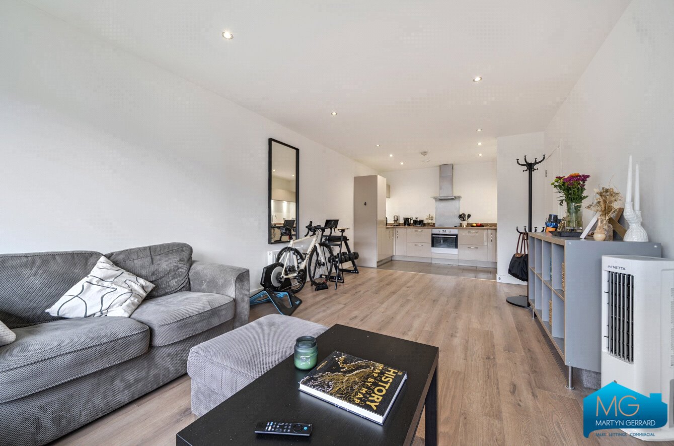 2 bedroom Apartment for sale - Martyn Gerrard