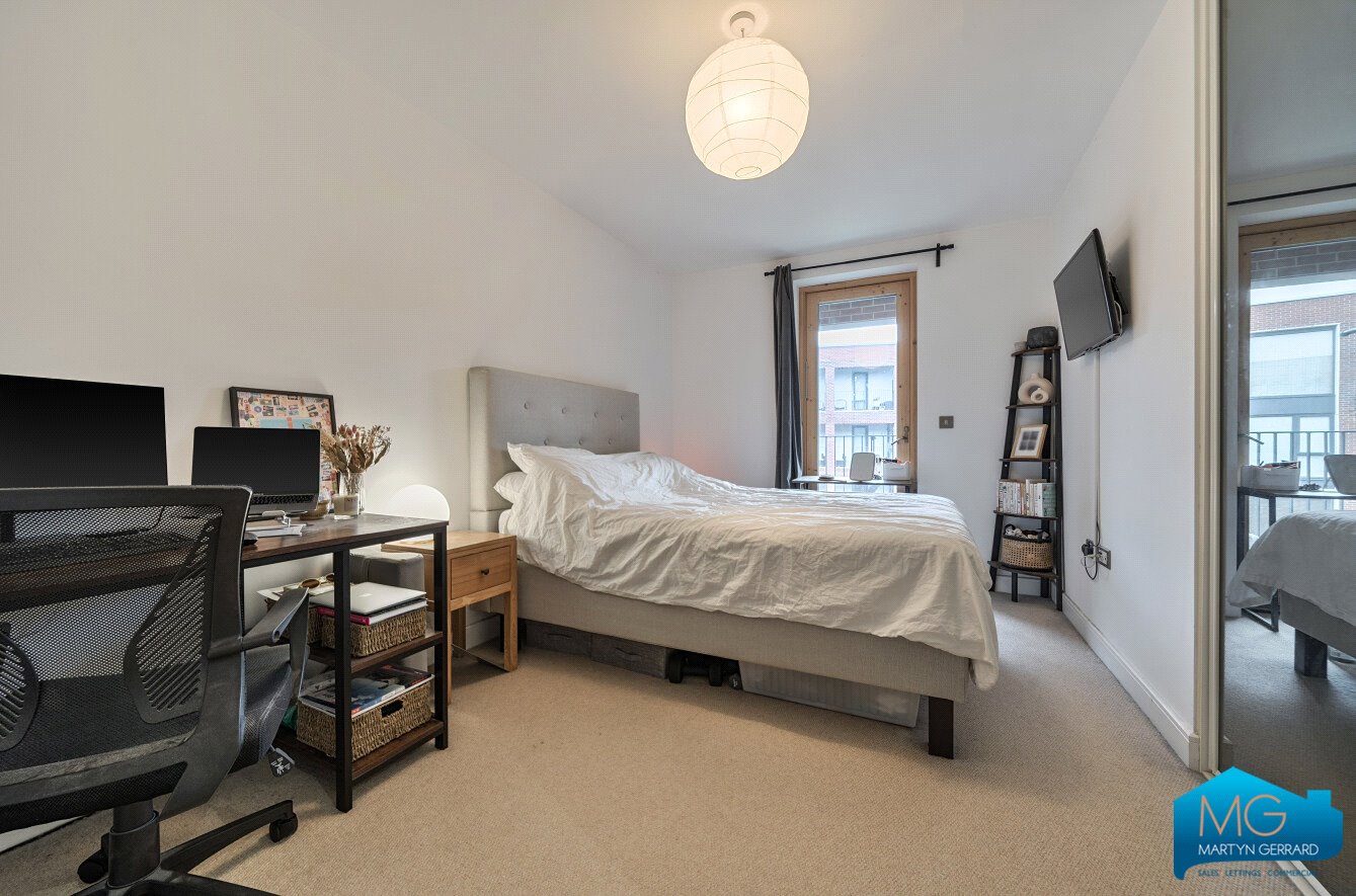 2 bedroom Apartment for sale - Martyn Gerrard