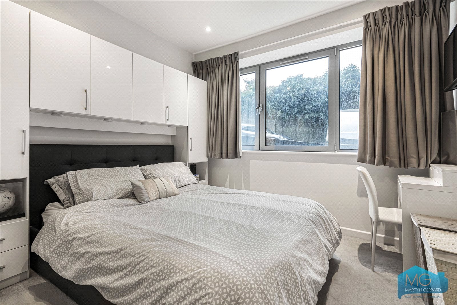 2 bedroom Ground Floor Flat to rent - Martyn Gerrard