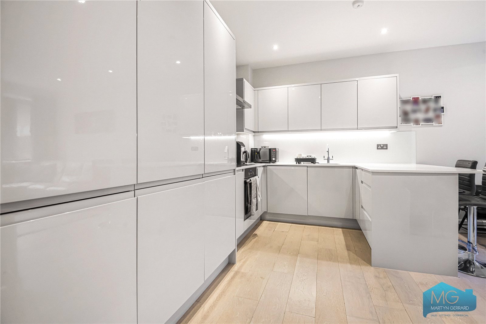 2 bedroom Ground Floor Flat to rent - Martyn Gerrard