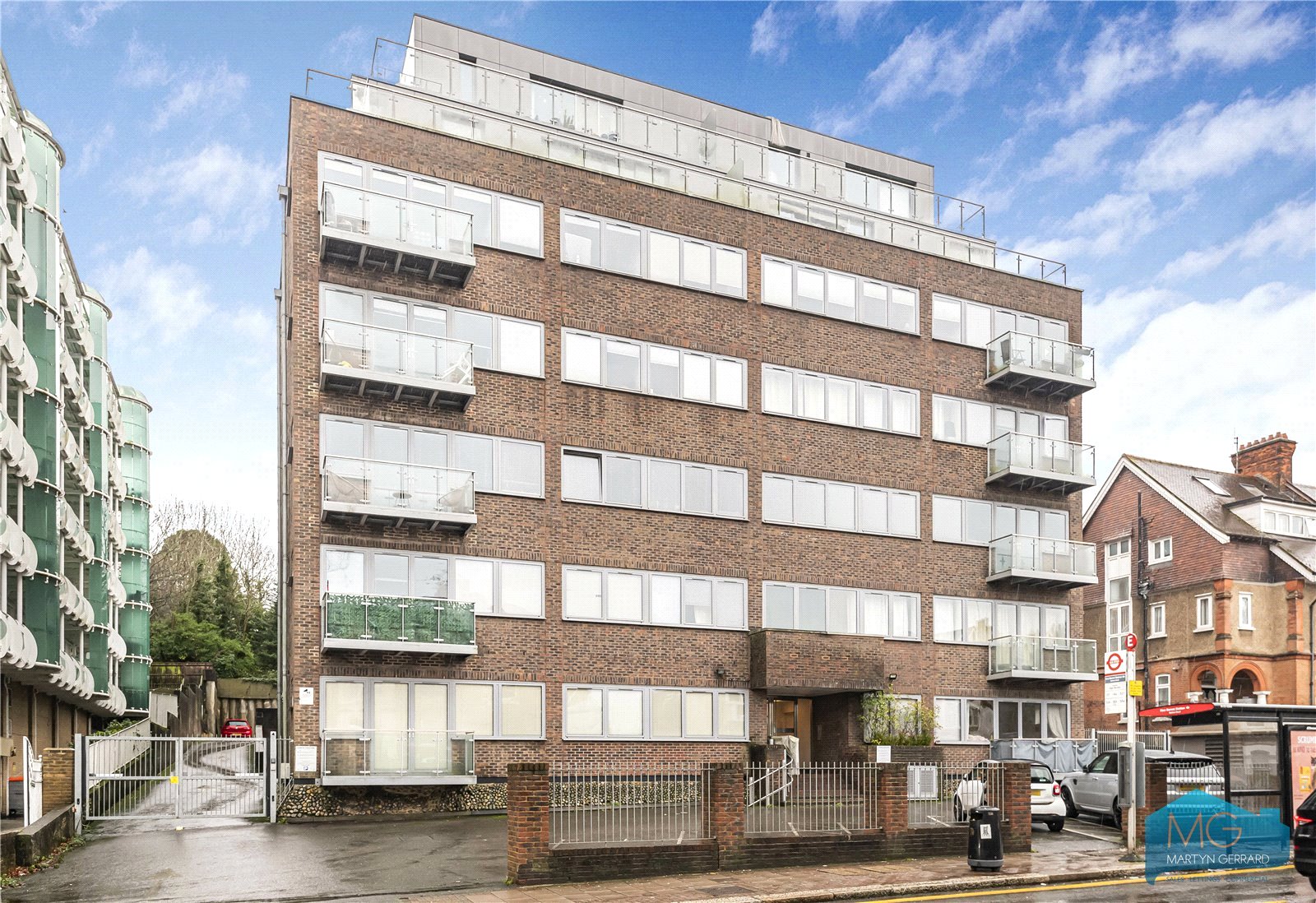 2 bedroom Ground Floor Flat to rent - Martyn Gerrard