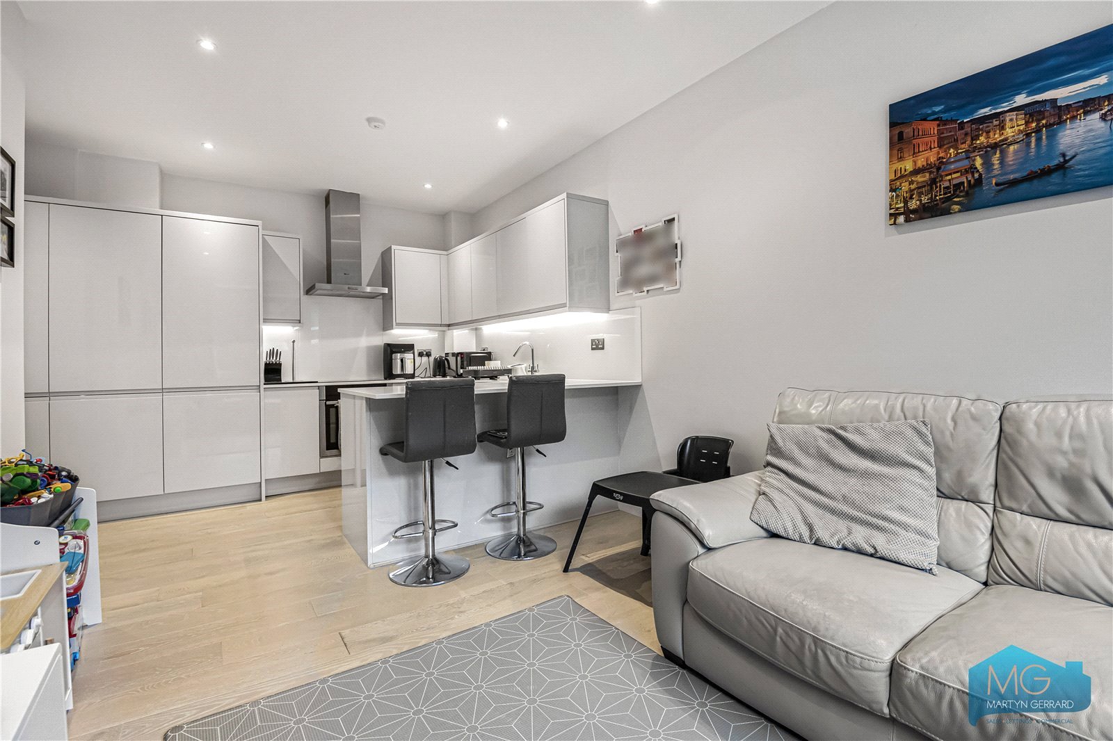 2 bedroom Ground Floor Flat to rent - Martyn Gerrard